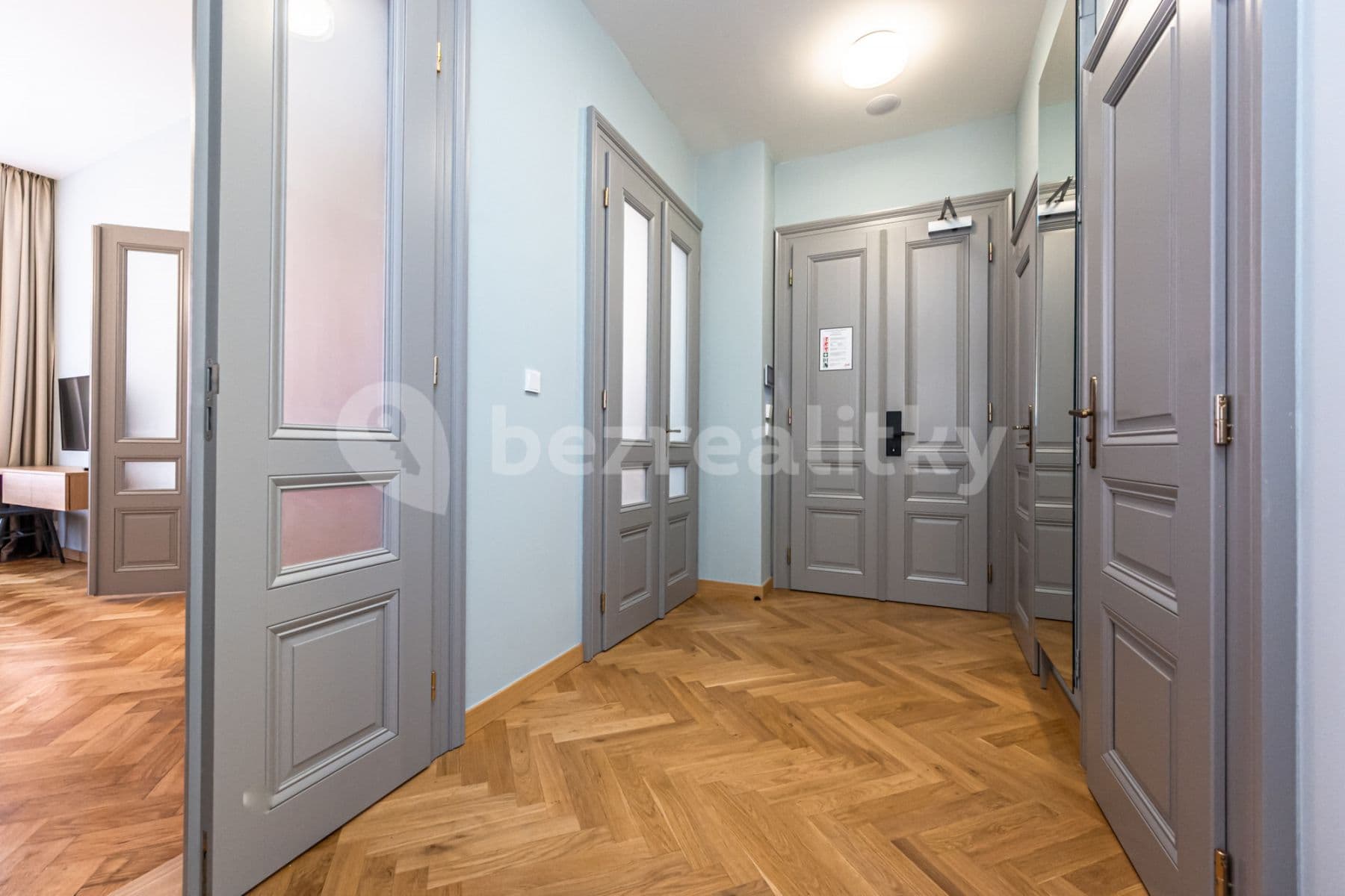 Pronájem bytu  80 m², Krkonošská, Praha, Praha