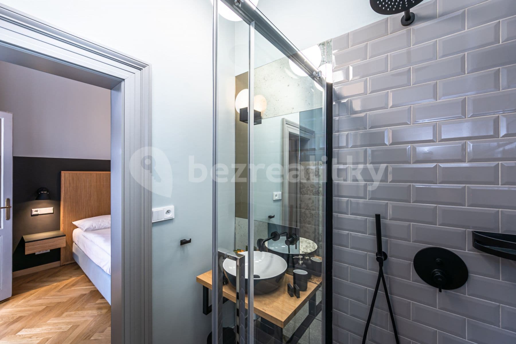 Pronájem bytu  80 m², Krkonošská, Praha, Praha