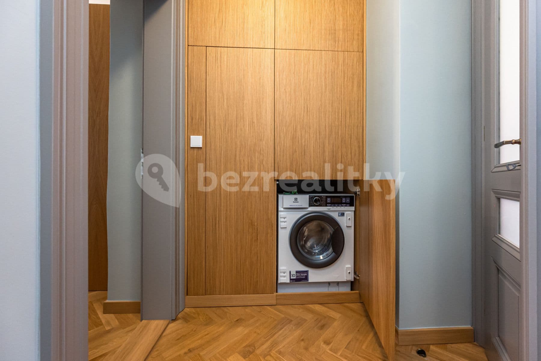 Pronájem bytu  80 m², Krkonošská, Praha, Praha