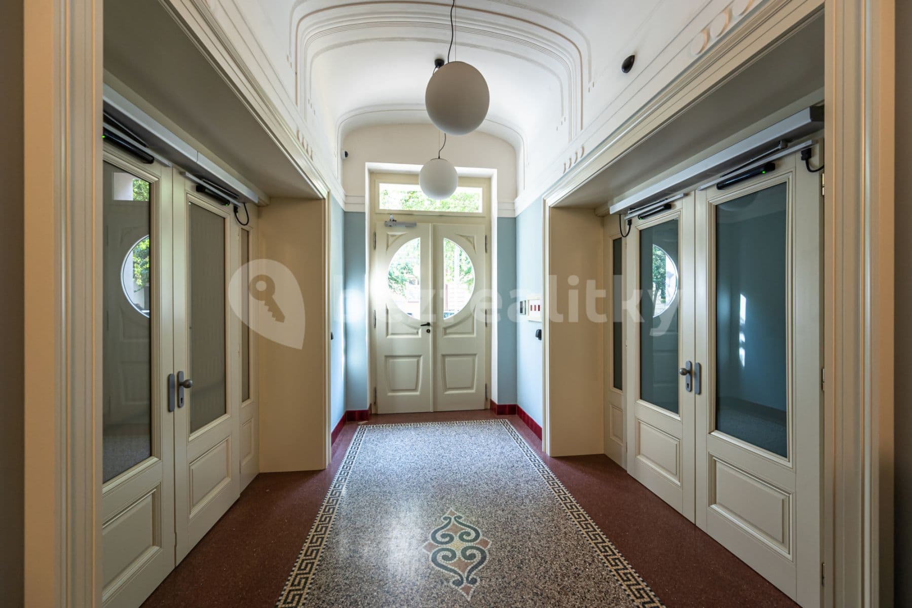 Pronájem bytu  80 m², Krkonošská, Praha, Praha