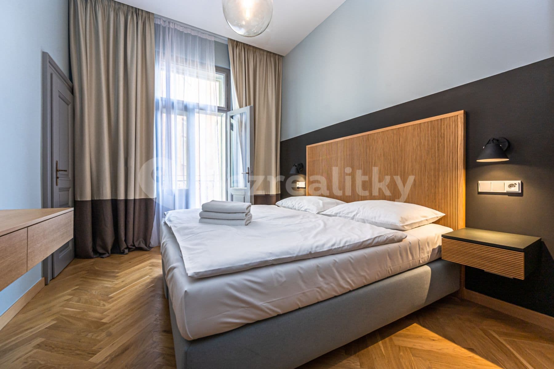 Pronájem bytu  80 m², Krkonošská, Praha, Praha