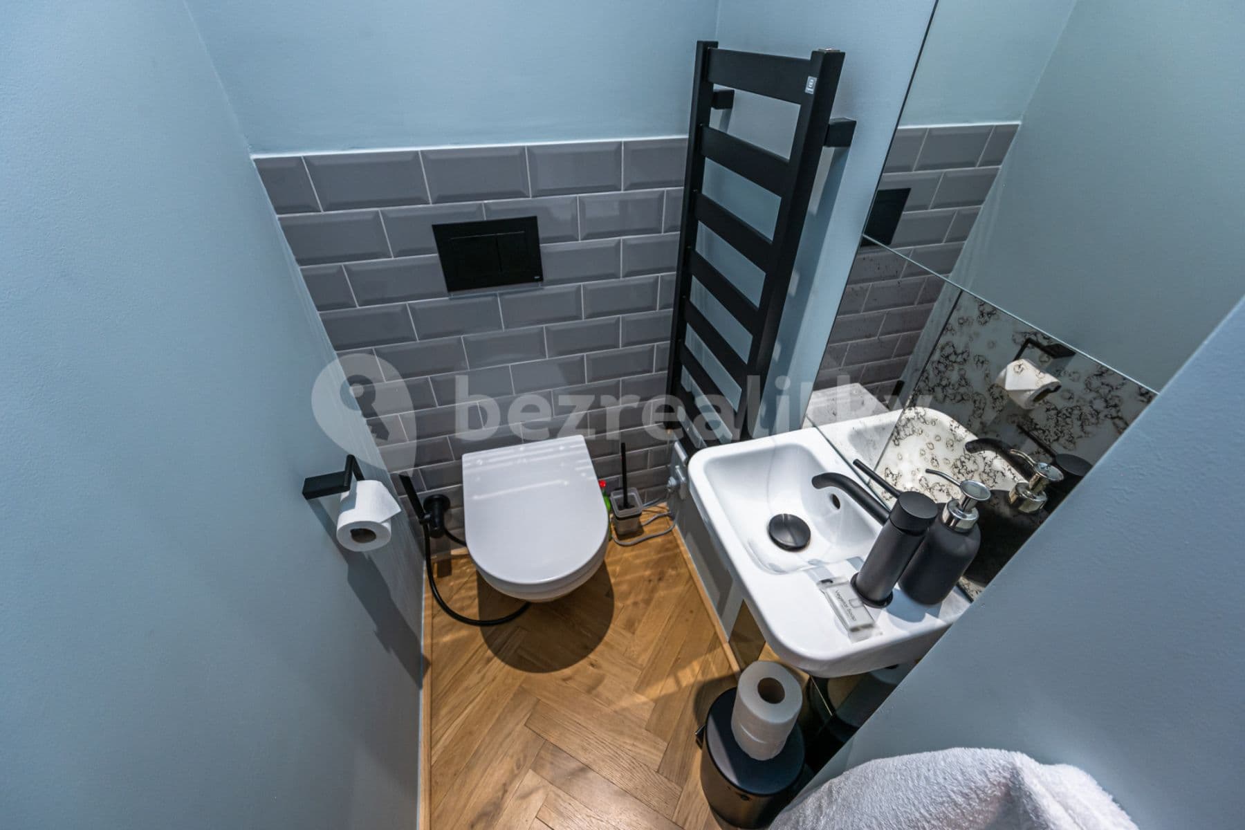 Pronájem bytu  80 m², Krkonošská, Praha, Praha