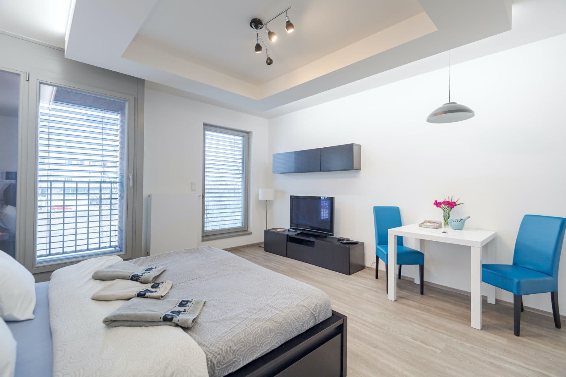 Pronájem bytu  35 m², Koněvova, Praha, Praha