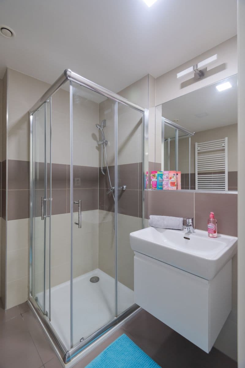 Pronájem bytu  35 m², Koněvova, Praha, Praha