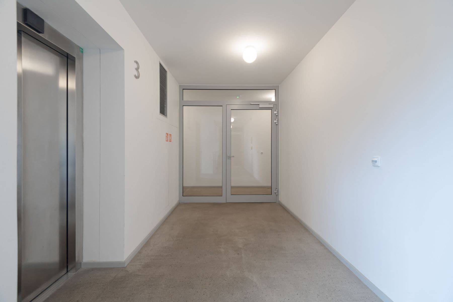 Pronájem bytu  35 m², Koněvova, Praha, Praha