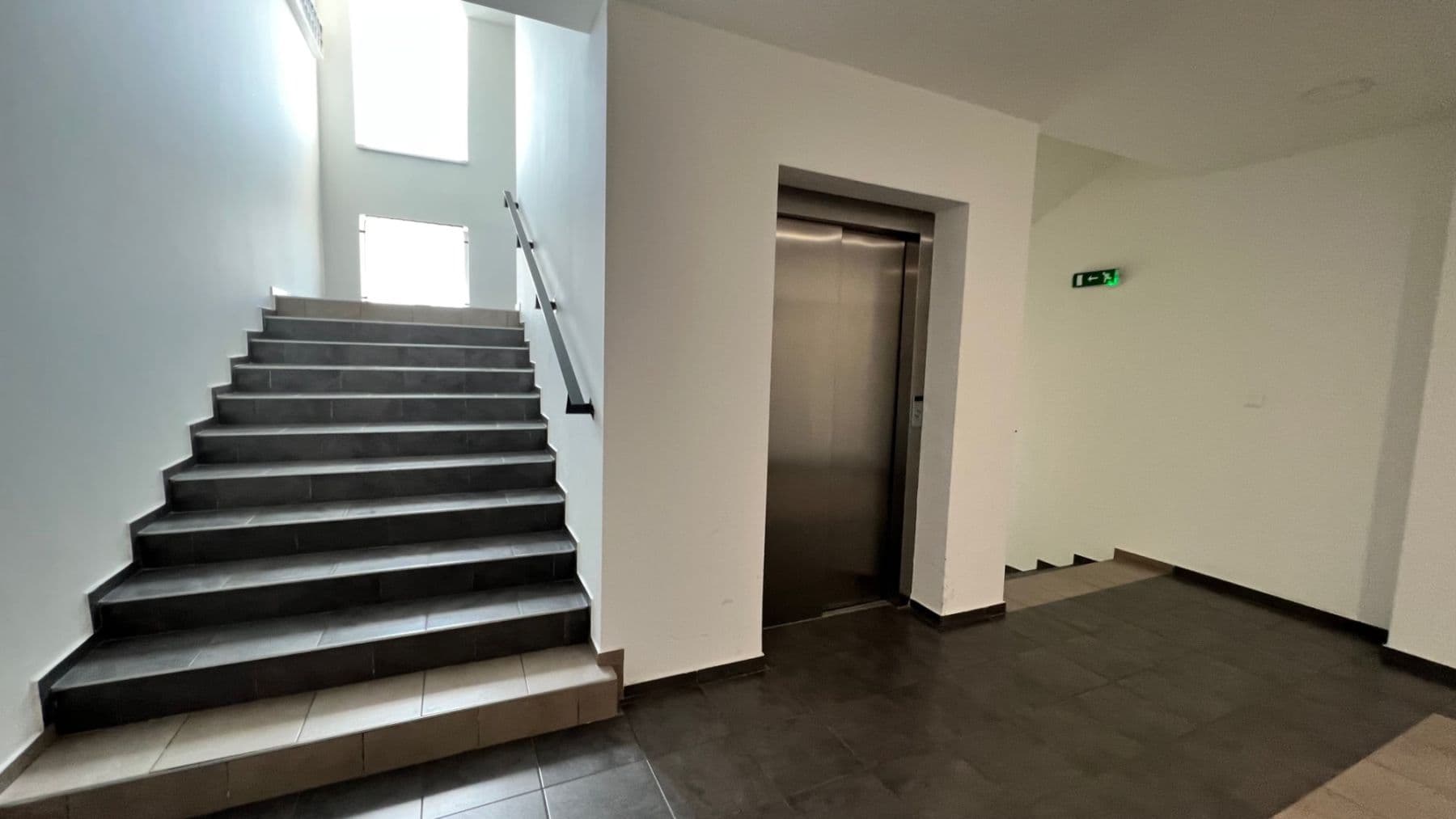 Pronájem bytu  40 m², Prievozská, Ružinov, Bratislavský kraj