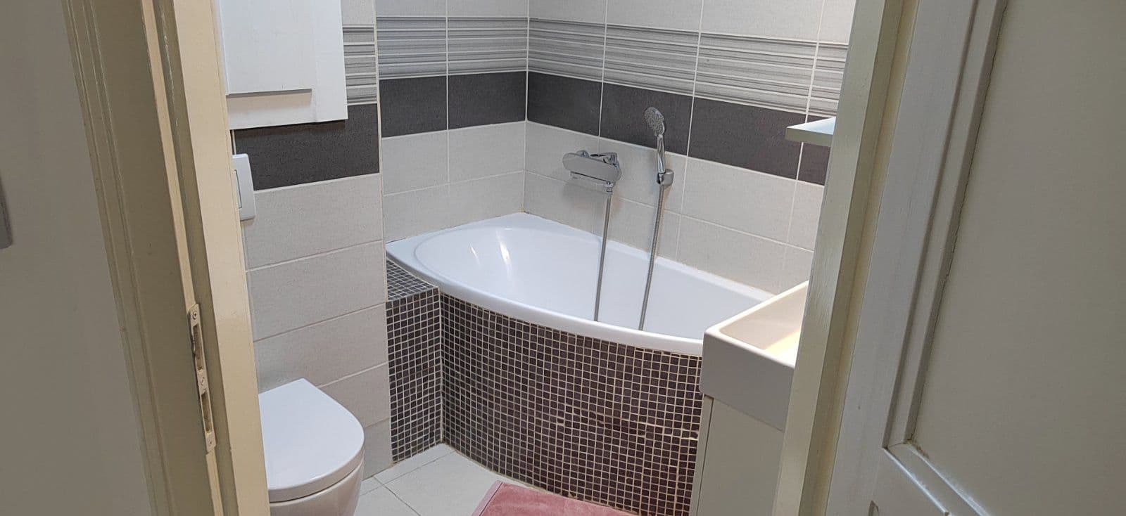 Pronájem bytu  55 m², Baranova, Praha, Praha