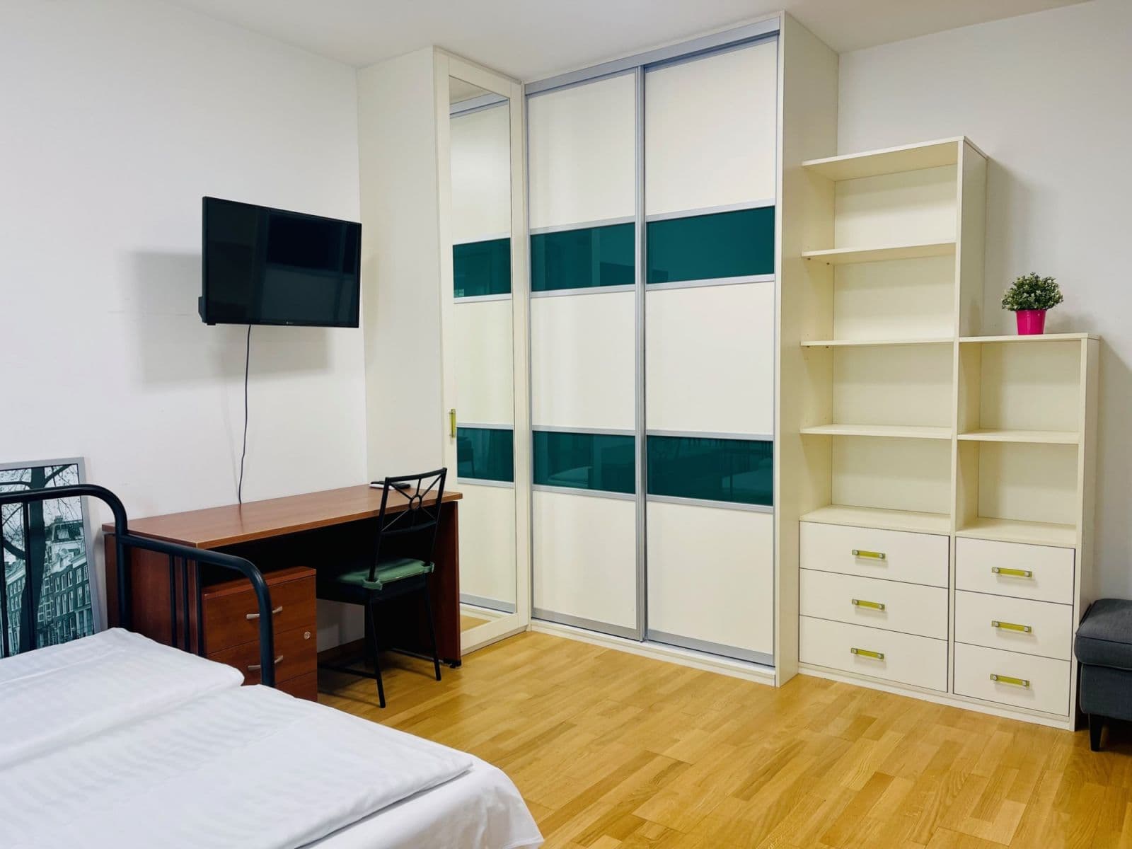 Pronájem bytu  42 m², Olšanská, Praha, Praha