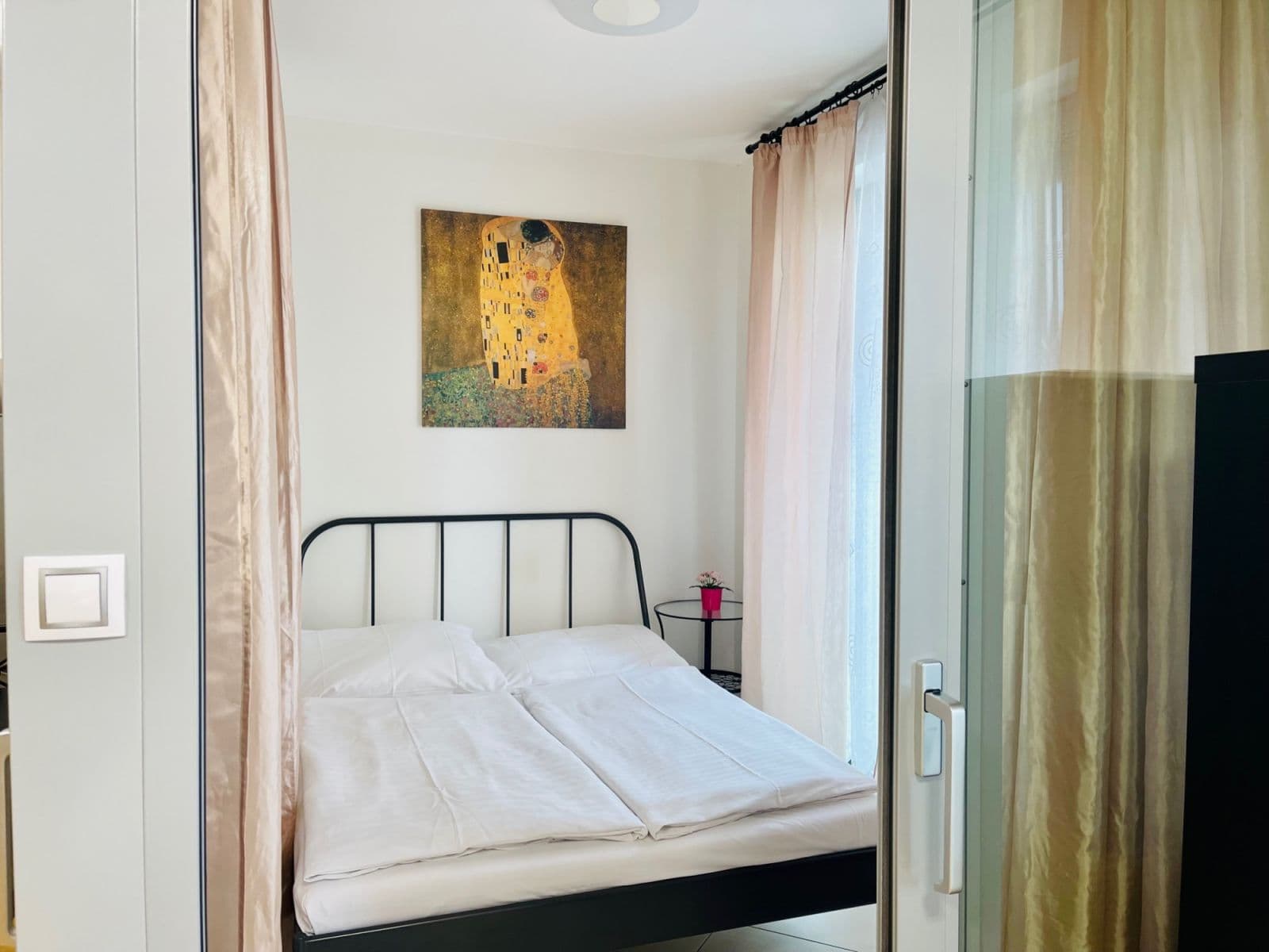 Pronájem bytu  42 m², Olšanská, Praha, Praha