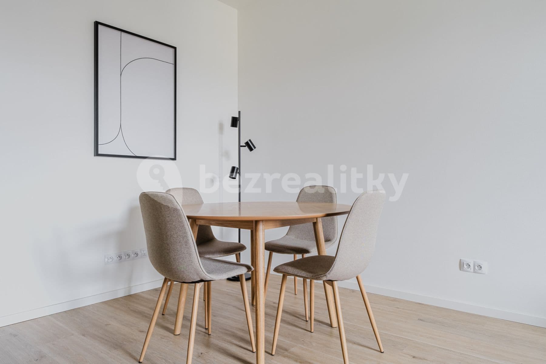 Pronájem bytu  54 m², Chodská, Praha, Praha