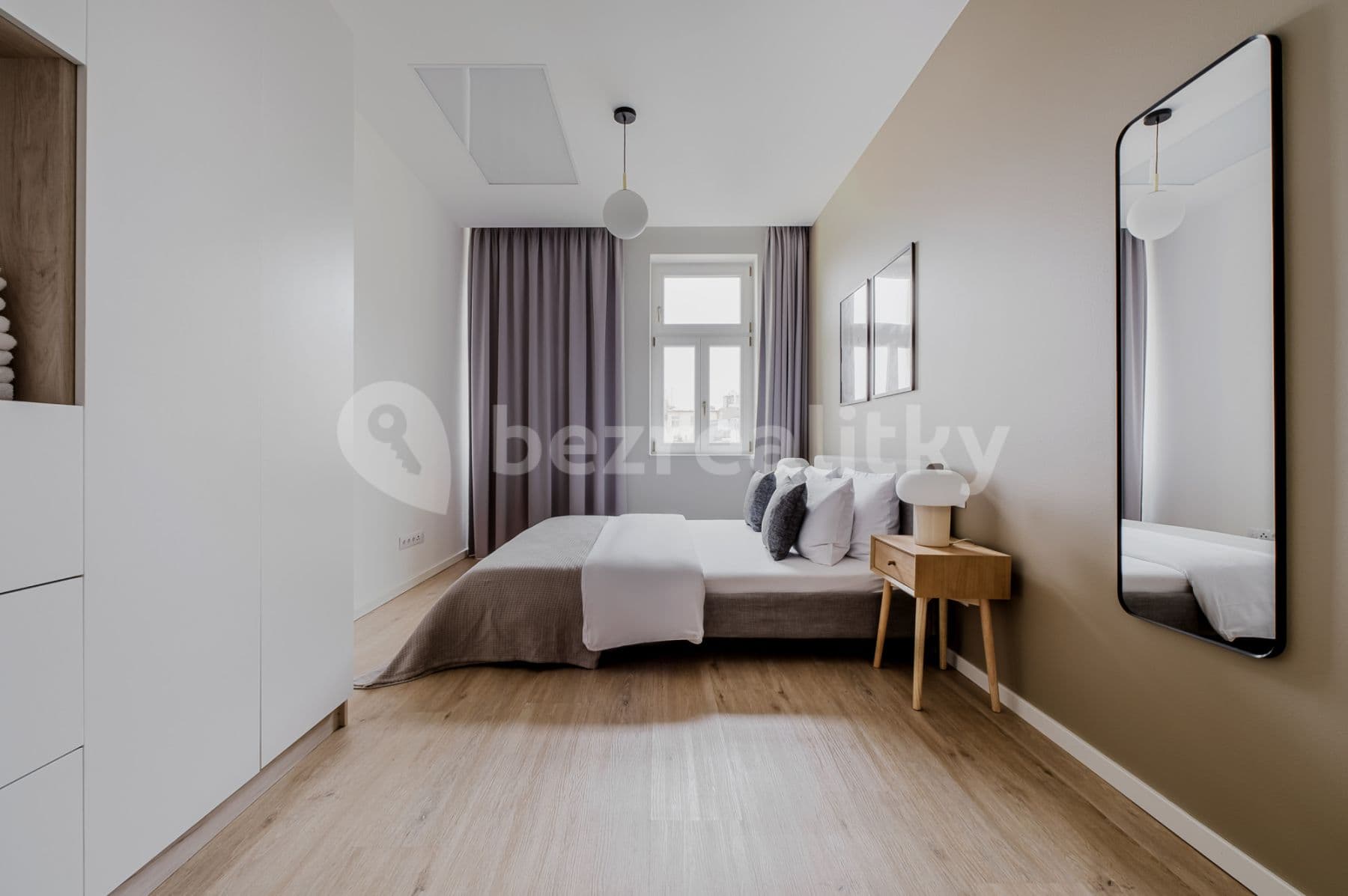Pronájem bytu  54 m², Chodská, Praha, Praha
