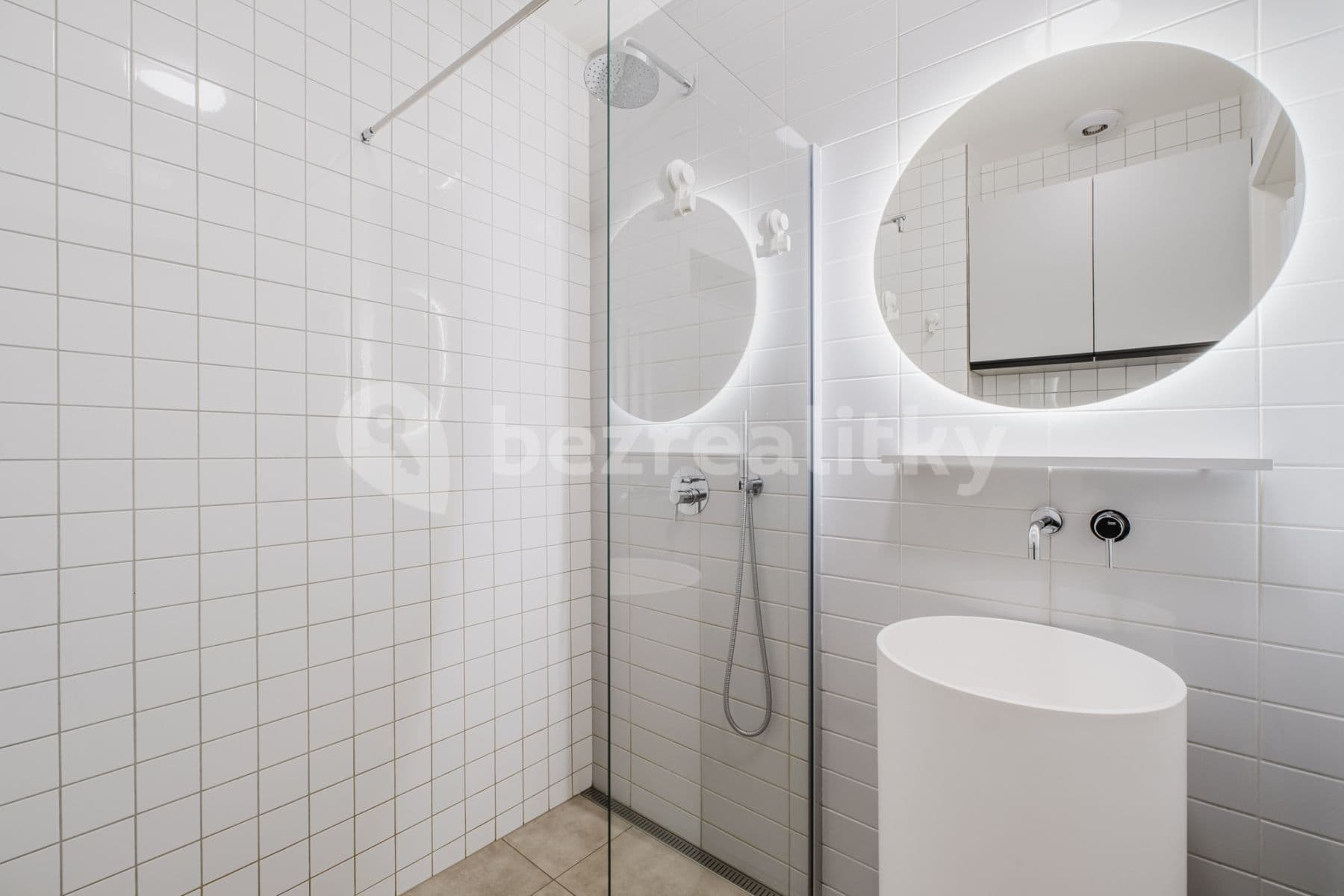 Pronájem bytu  54 m², Chodská, Praha, Praha