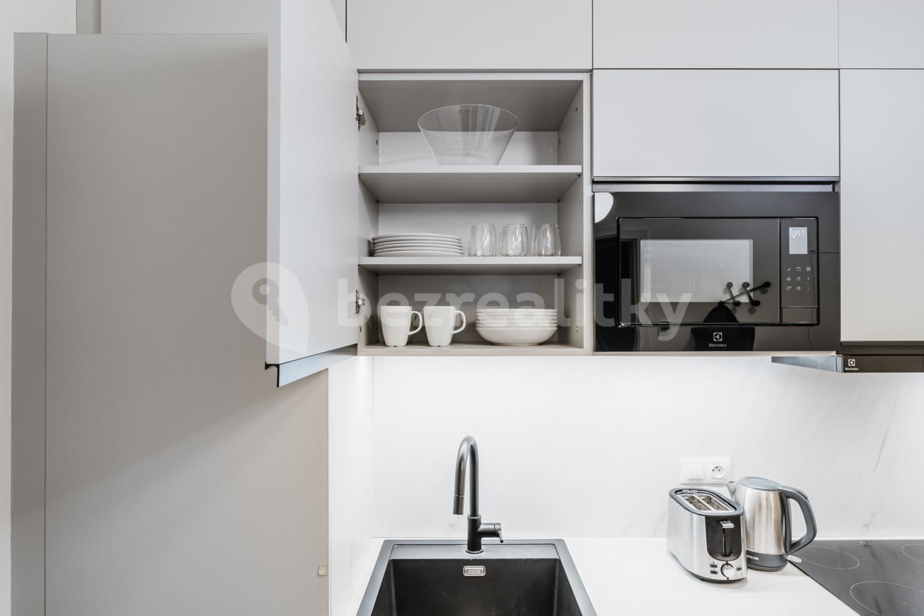 Pronájem bytu  54 m², Chodská, Praha, Praha