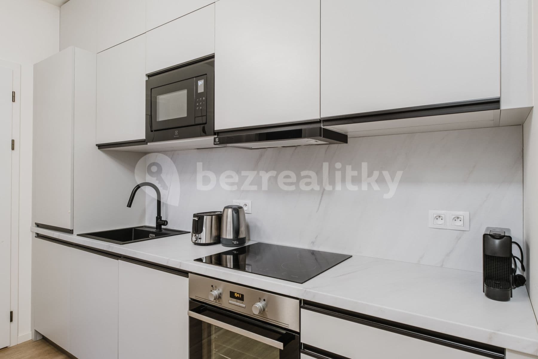 Pronájem bytu  54 m², Chodská, Praha, Praha