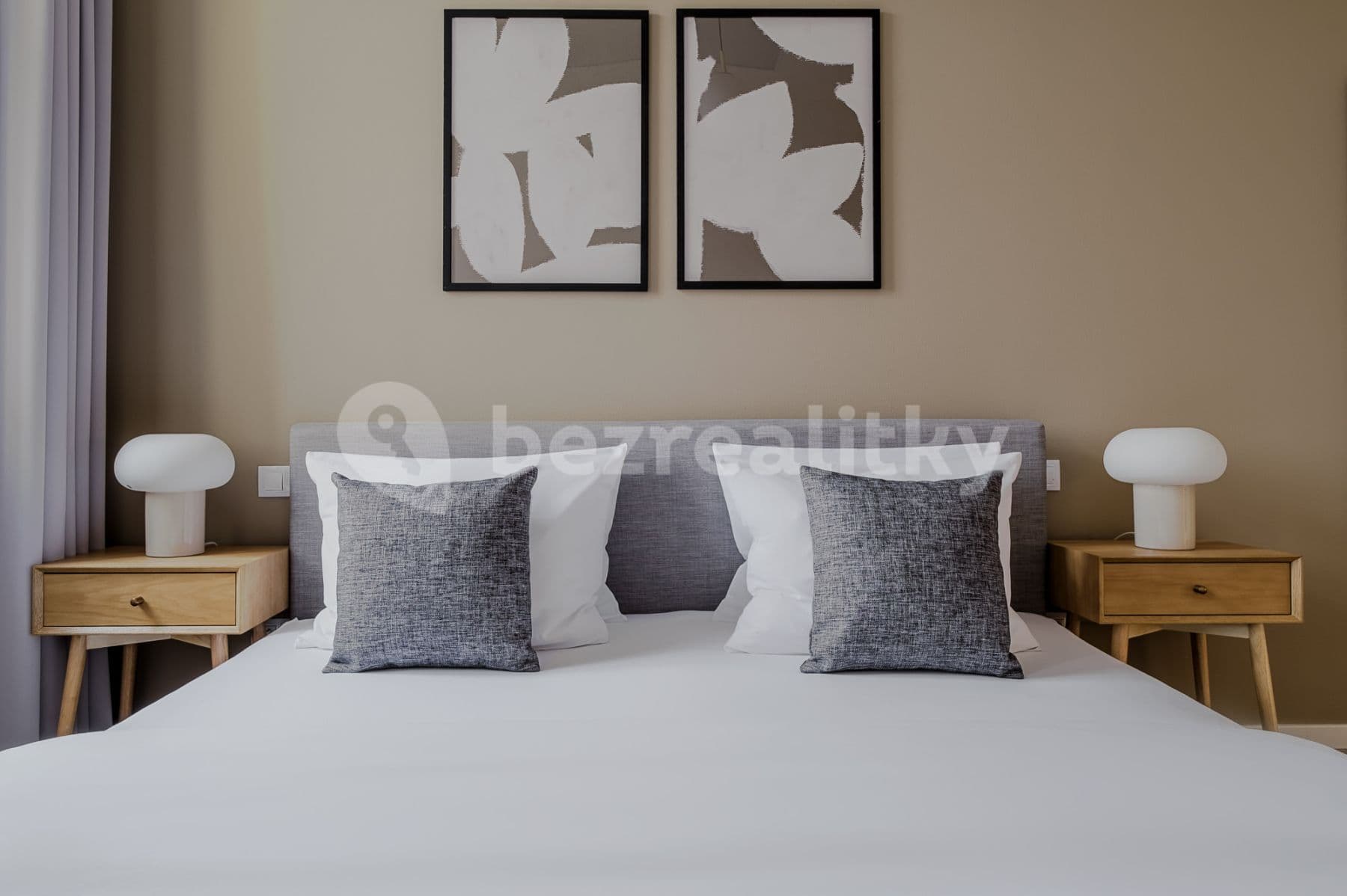 Pronájem bytu  54 m², Chodská, Praha, Praha