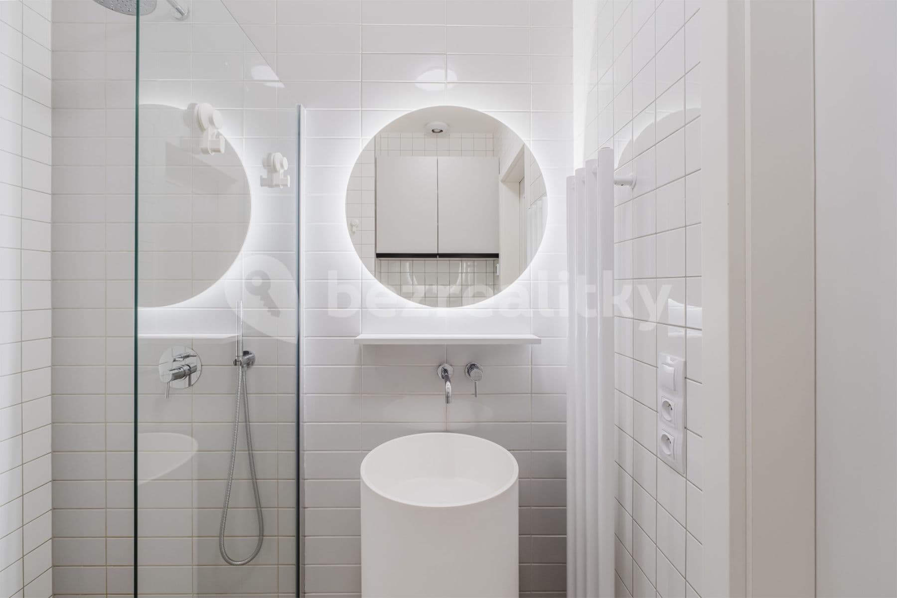 Pronájem bytu  54 m², Chodská, Praha, Praha
