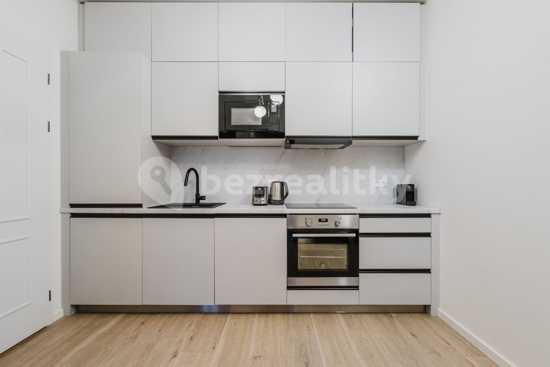 Pronájem bytu  54 m², Chodská, Praha, Praha