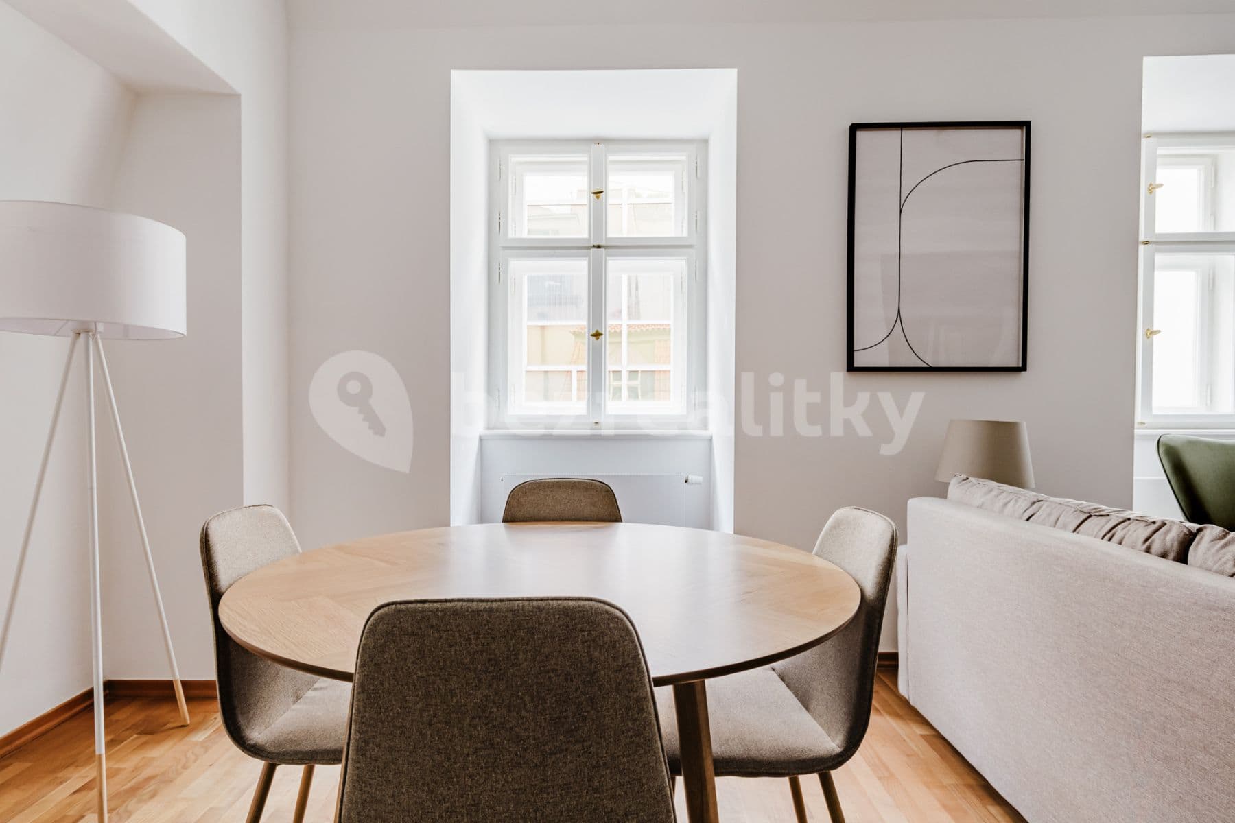 Pronájem bytu  101 m², Dlouhá, Praha, Praha