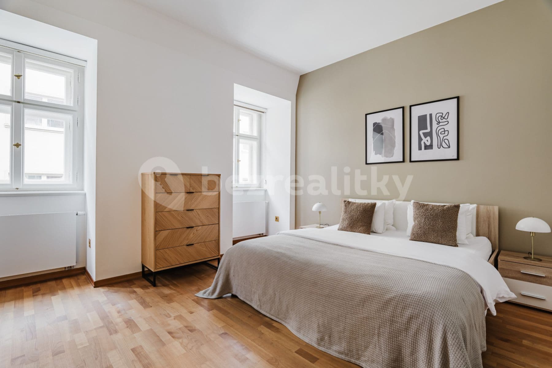 Pronájem bytu  101 m², Dlouhá, Praha, Praha