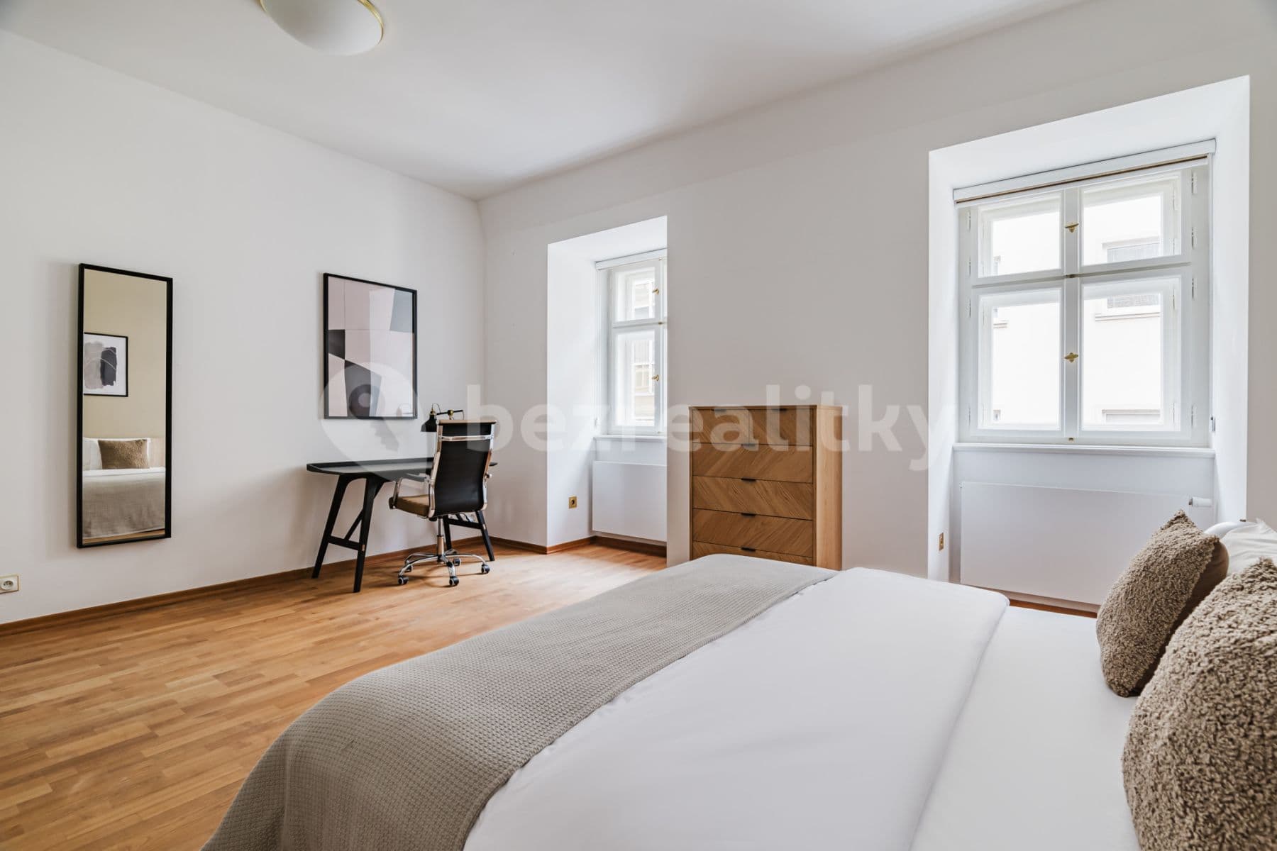 Pronájem bytu  101 m², Dlouhá, Praha, Praha