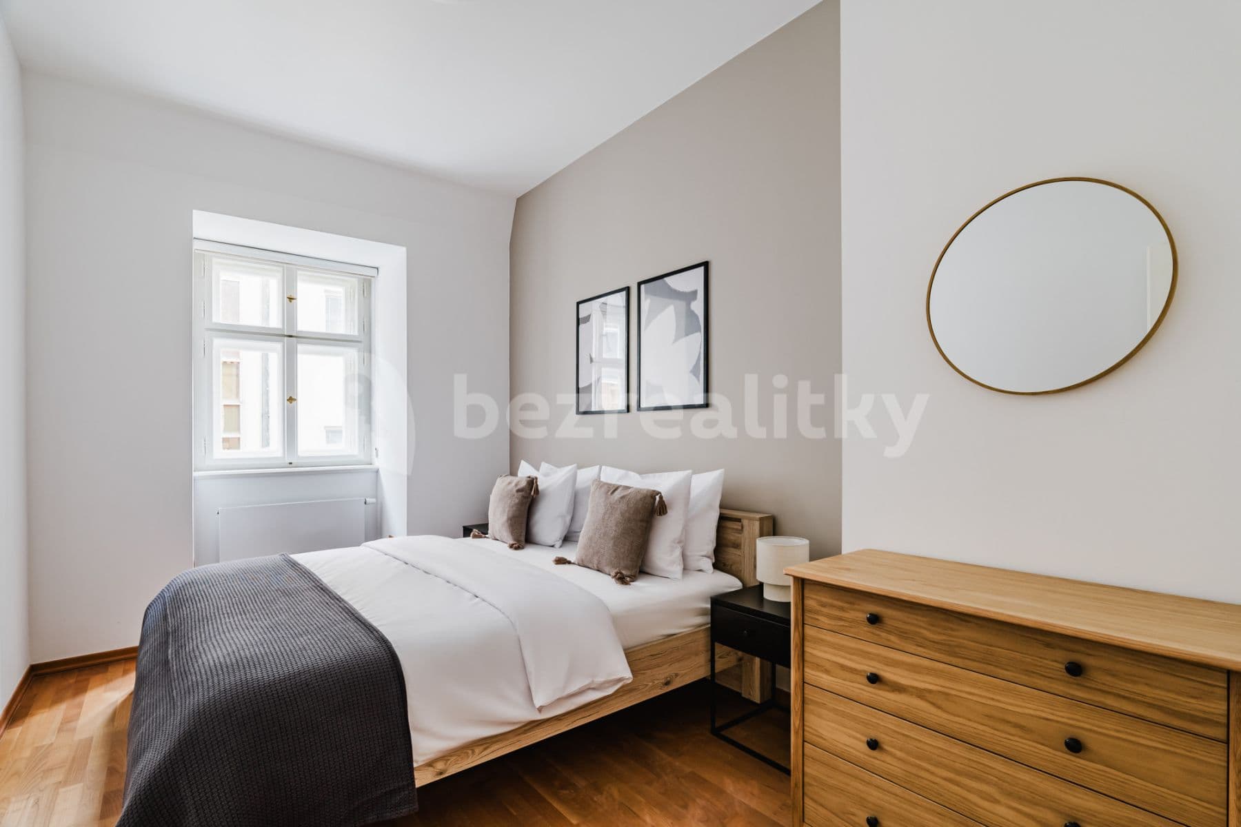 Pronájem bytu  101 m², Dlouhá, Praha, Praha