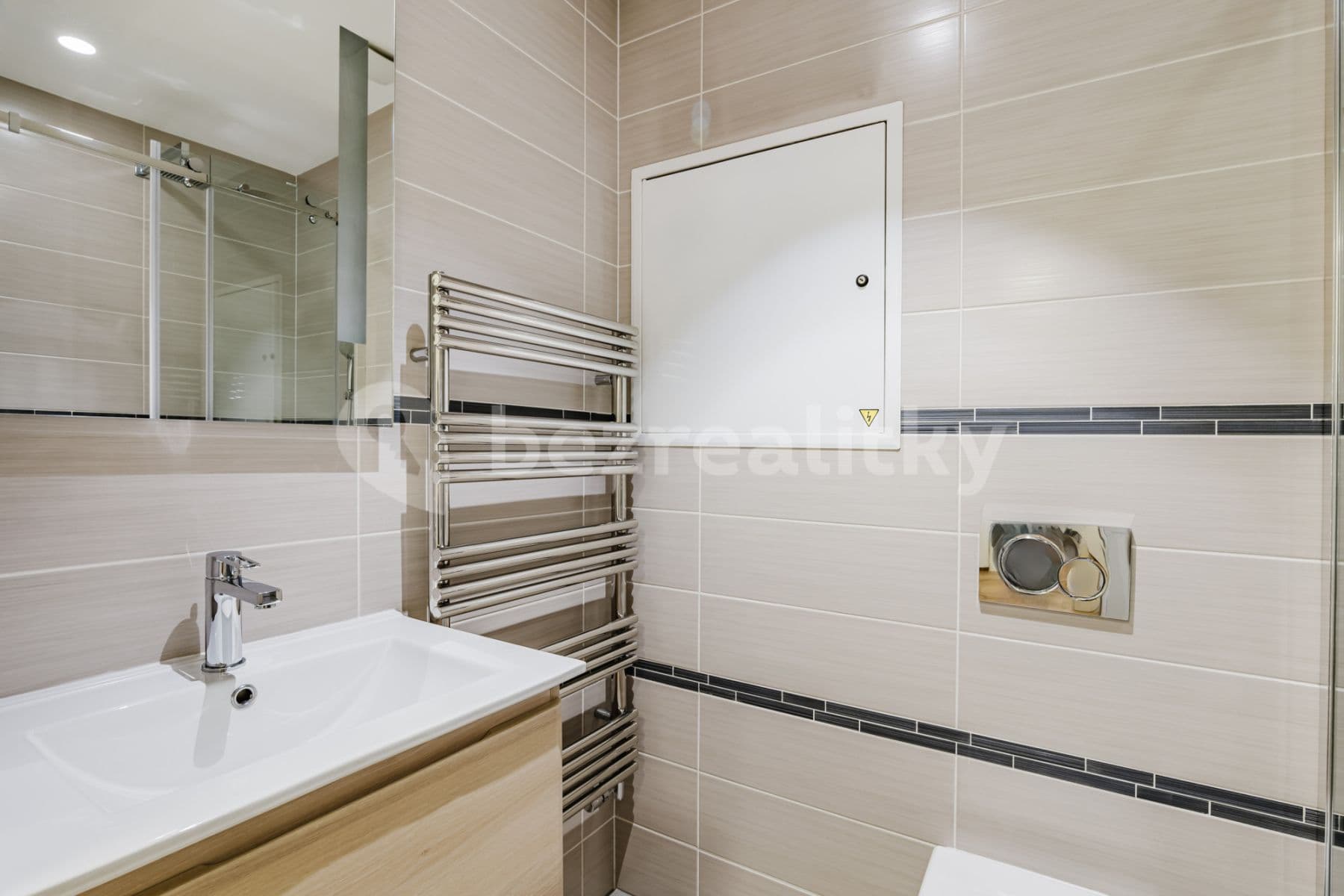 Pronájem bytu  101 m², Dlouhá, Praha, Praha