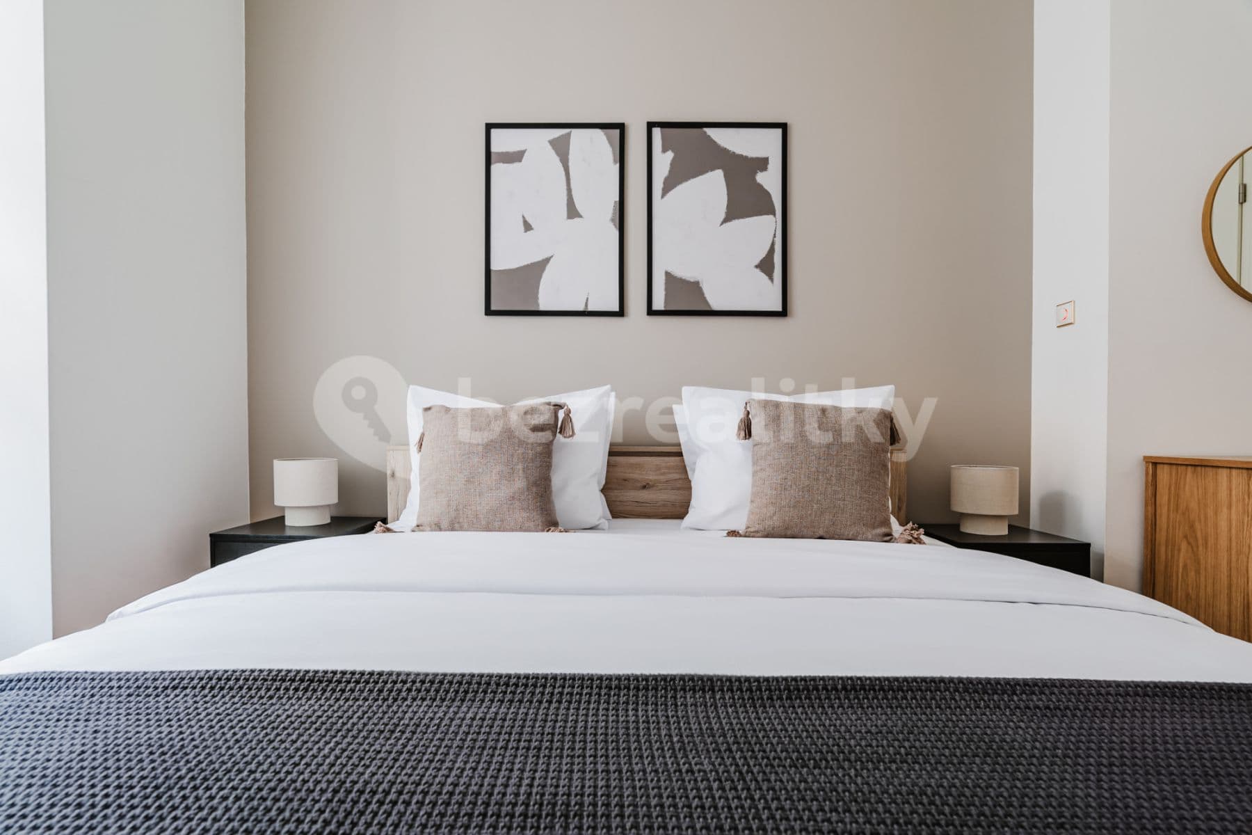 Pronájem bytu  101 m², Dlouhá, Praha, Praha