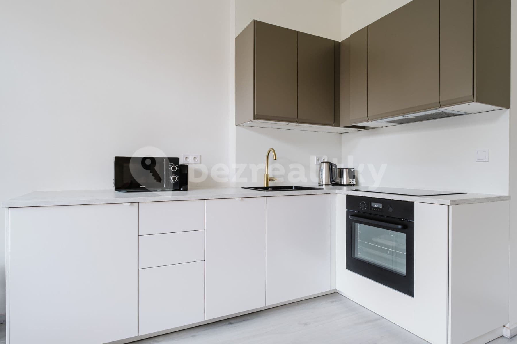 Pronájem bytu  50 m², Rostovská, Praha, Praha