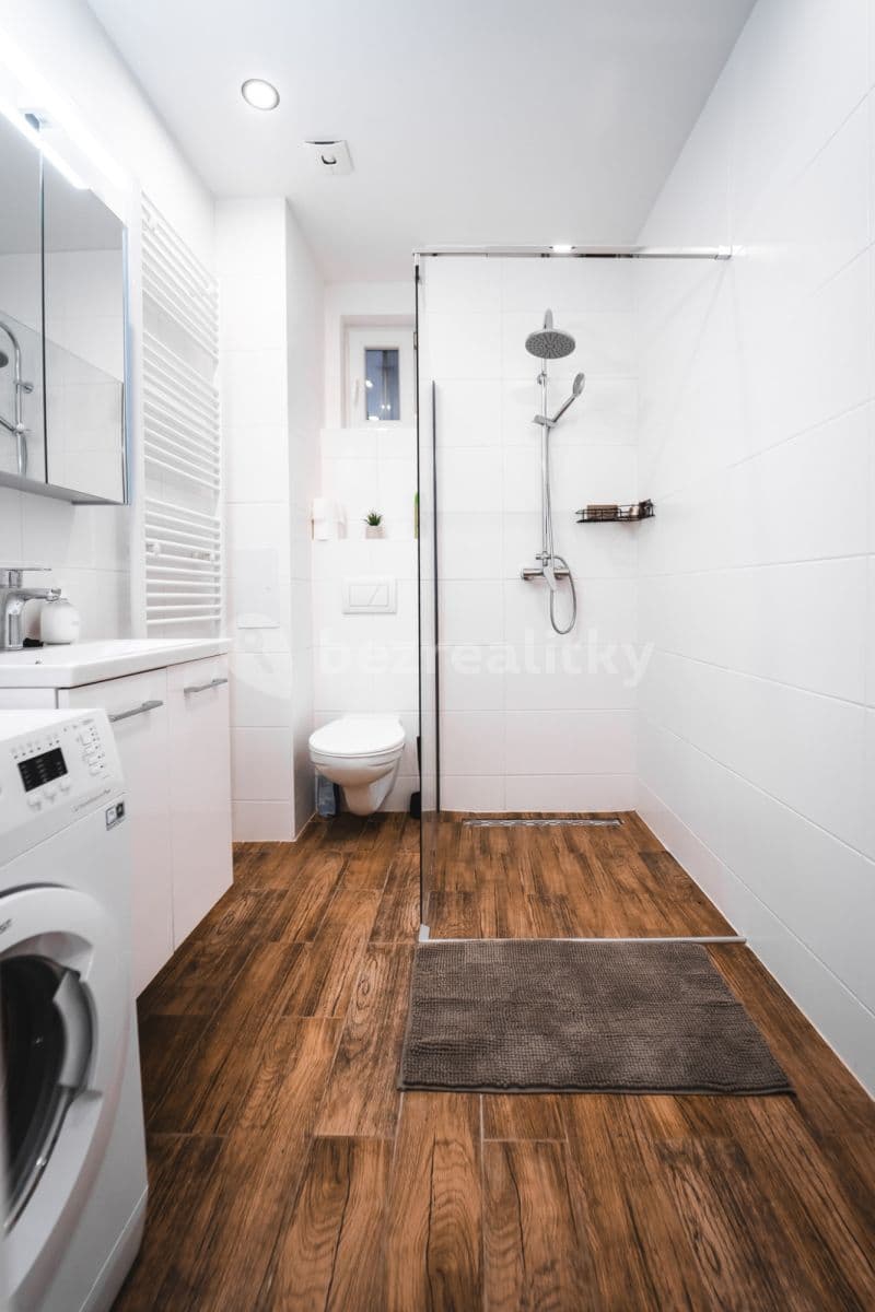 Pronájem bytu  55 m², Stupkova, Praha, Praha