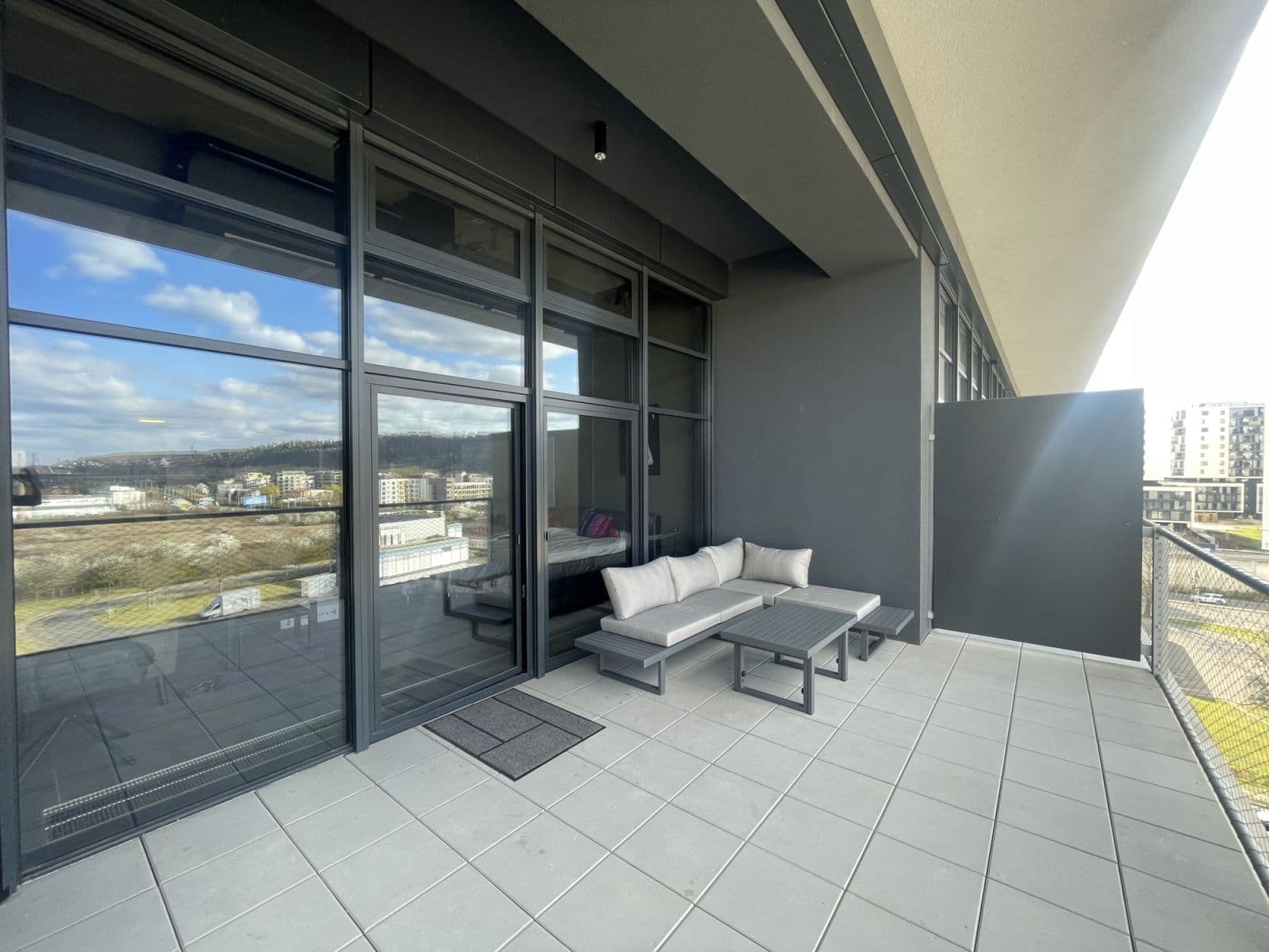 Pronájem bytu  65 m², Československého exilu, Praha, Praha