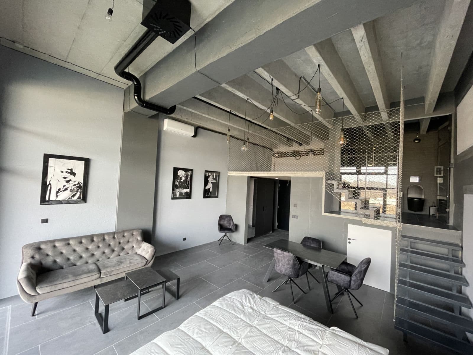 Pronájem bytu  65 m², Československého exilu, Praha, Praha