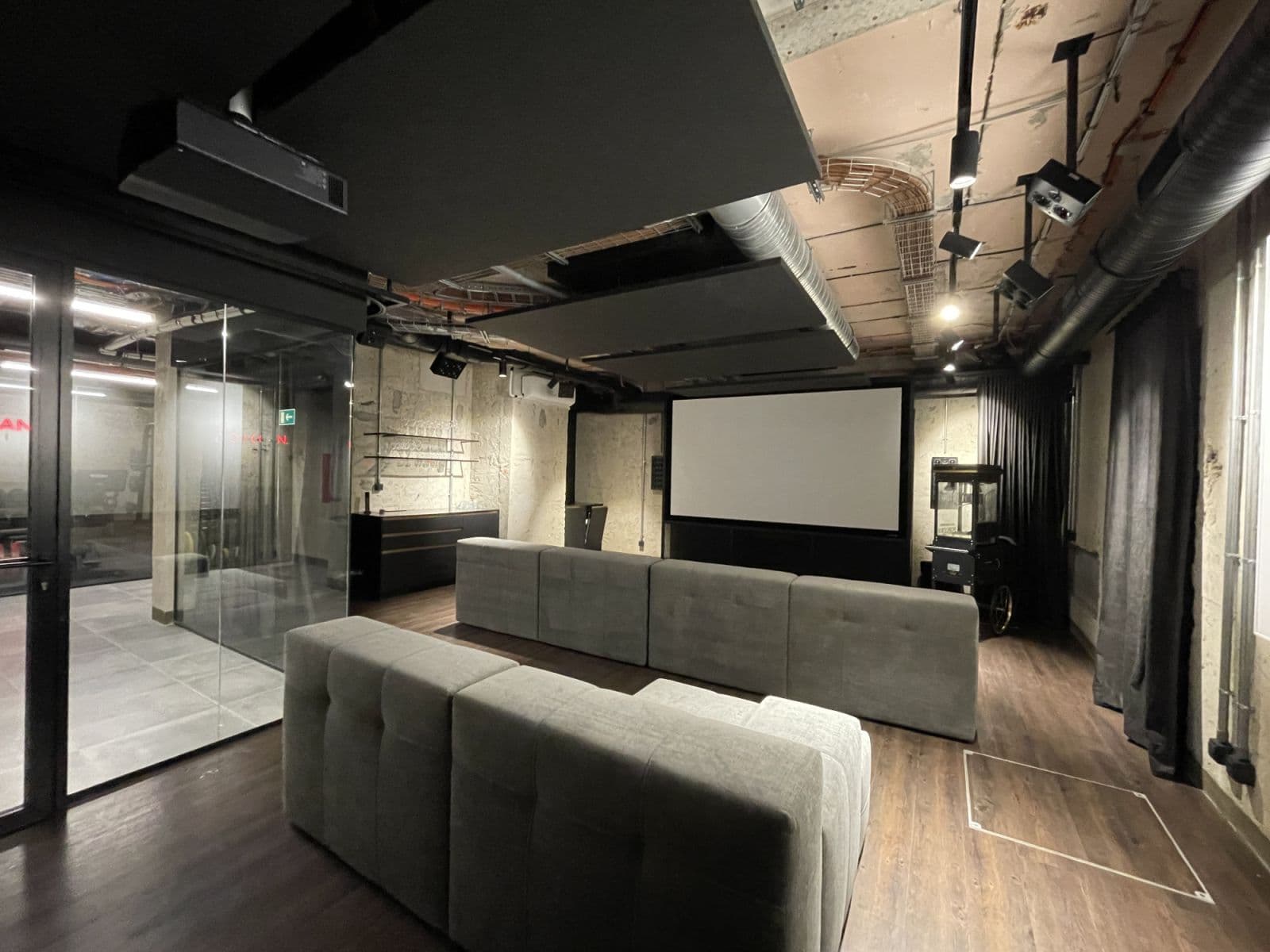 Pronájem bytu  65 m², Československého exilu, Praha, Praha