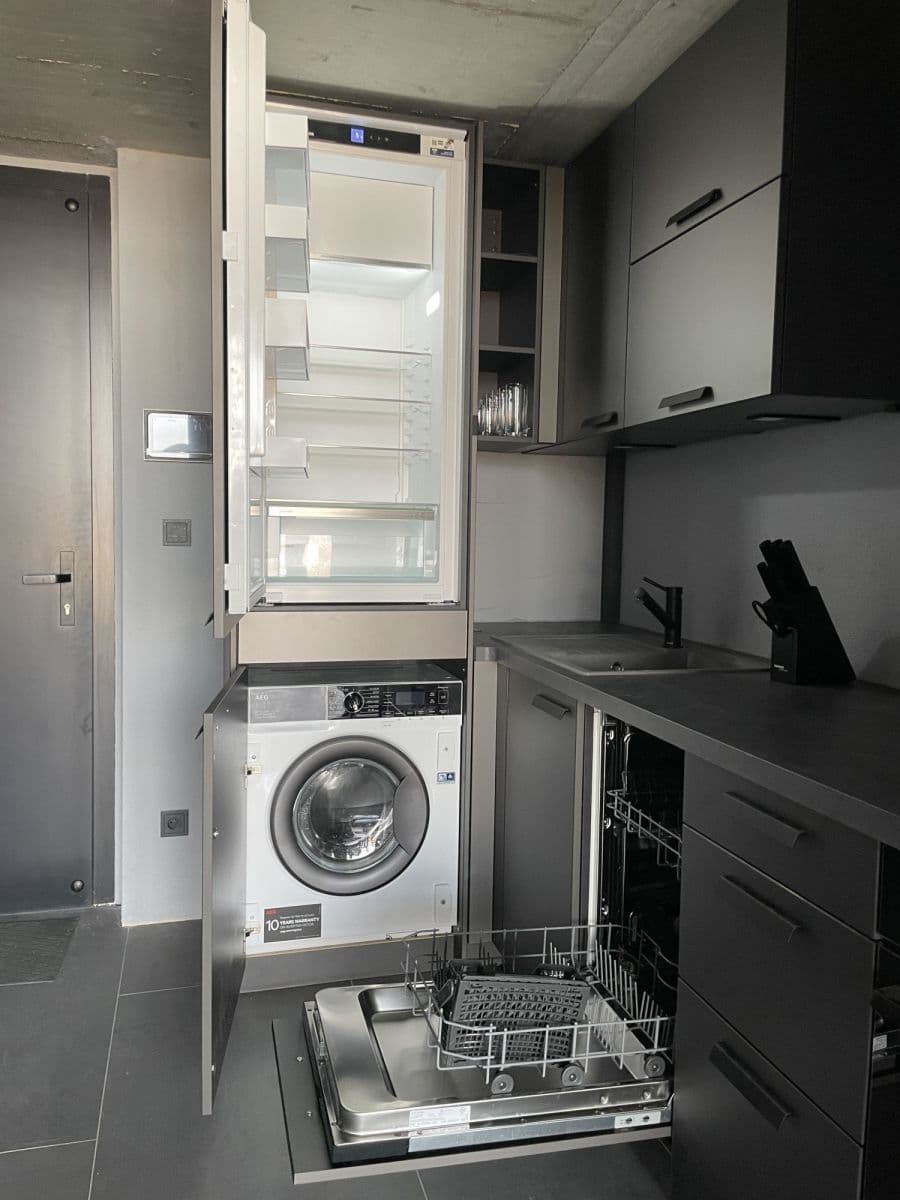 Pronájem bytu  65 m², Československého exilu, Praha, Praha