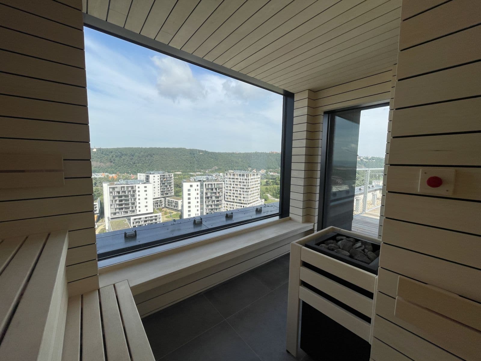 Pronájem bytu  65 m², Československého exilu, Praha, Praha