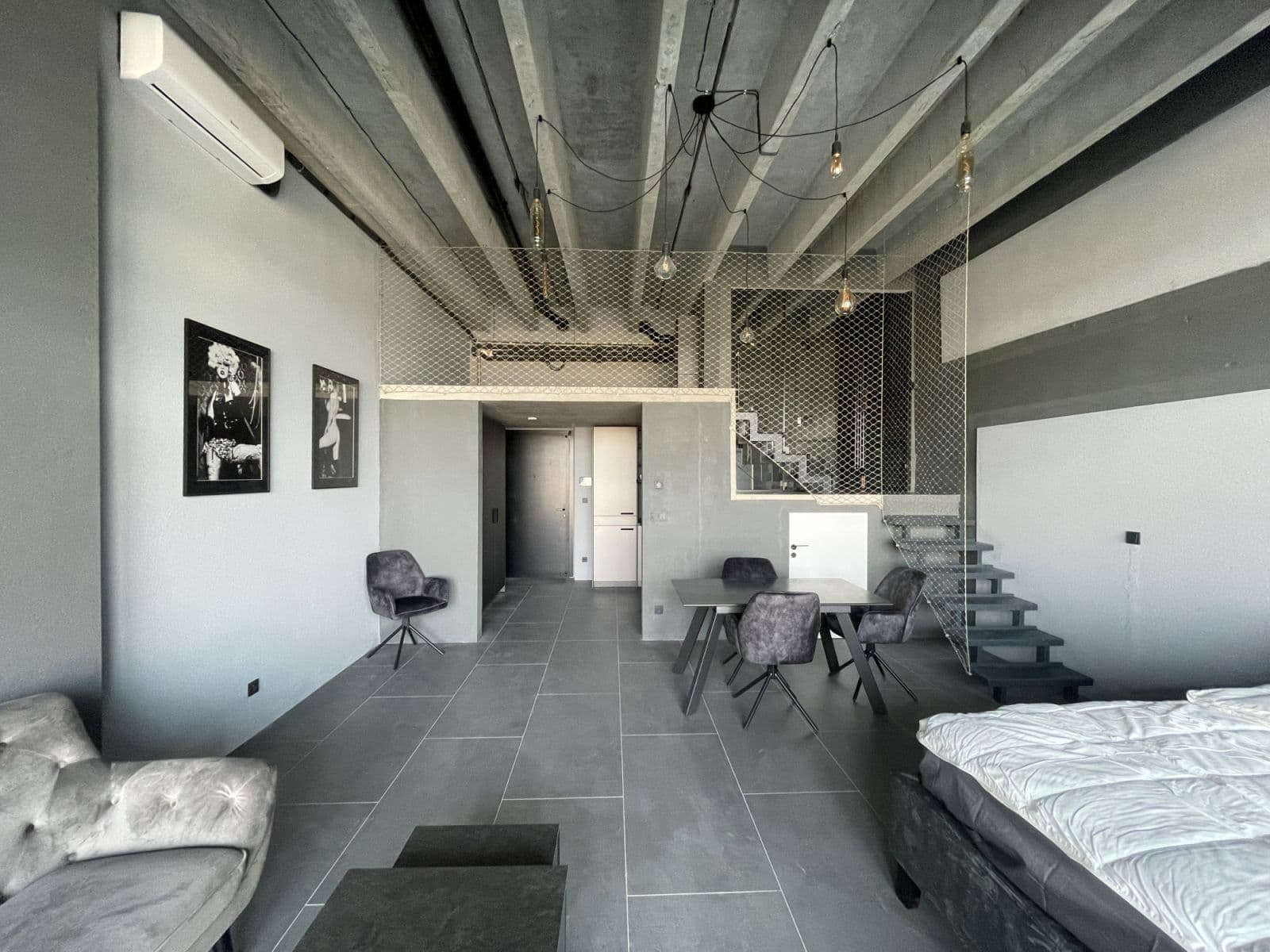 Pronájem bytu  65 m², Československého exilu, Praha, Praha