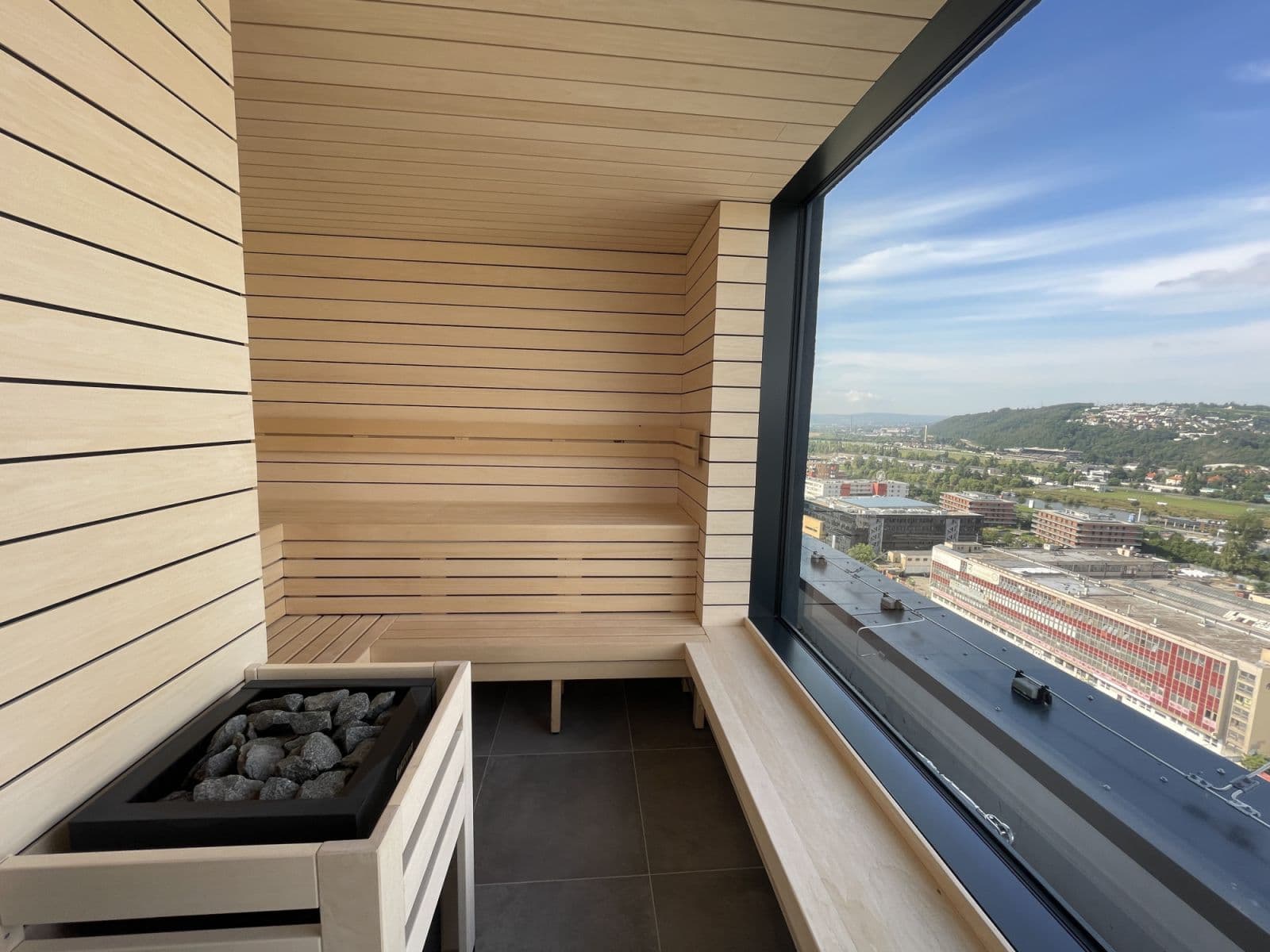 Pronájem bytu  65 m², Československého exilu, Praha, Praha