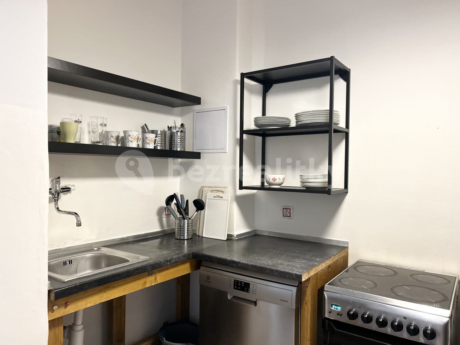 Pronájem bytu 1+1 72 m², Vrázova, Praha, Praha