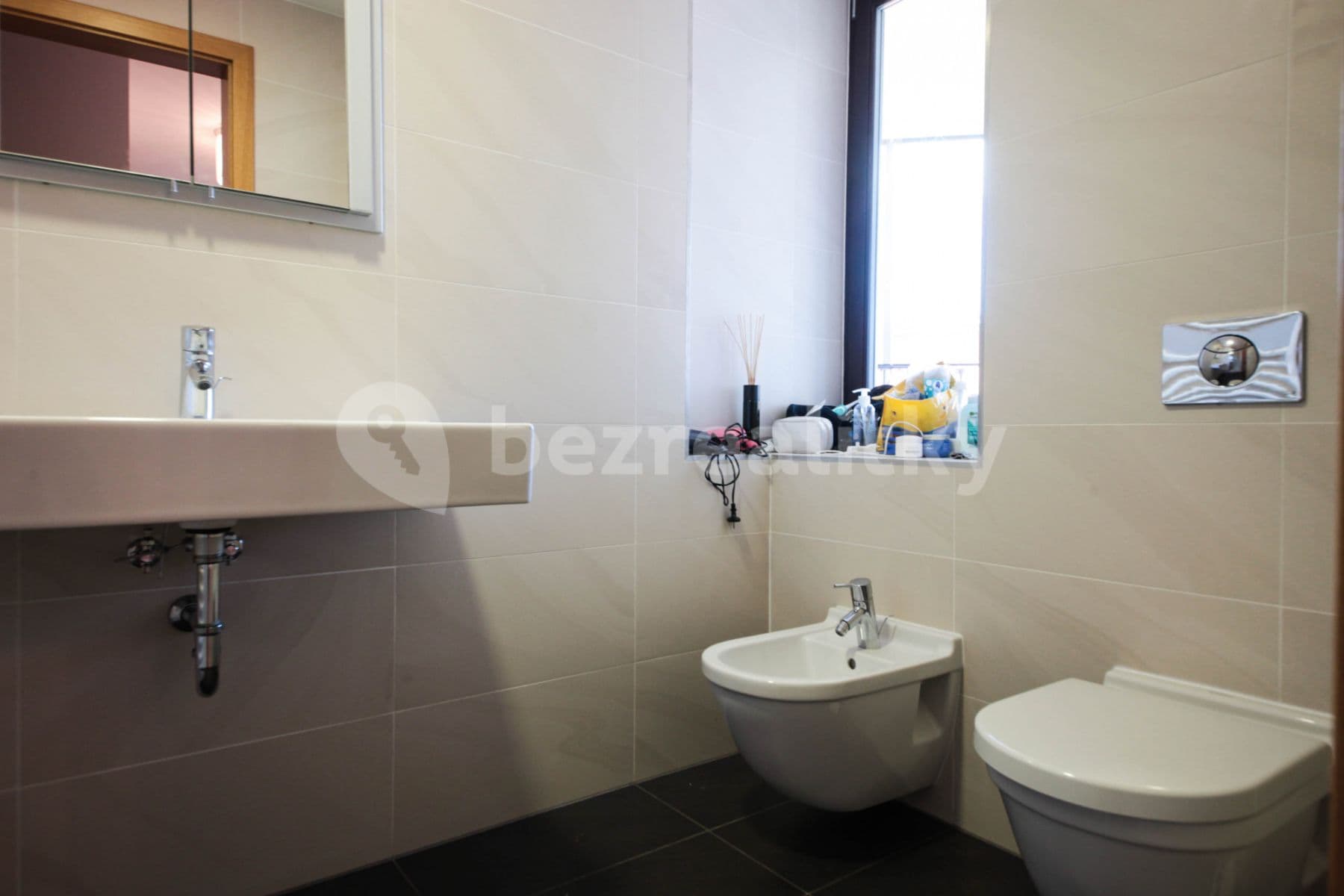 Pronájem bytu  100 m², Ke Kapslovně, Praha, Praha