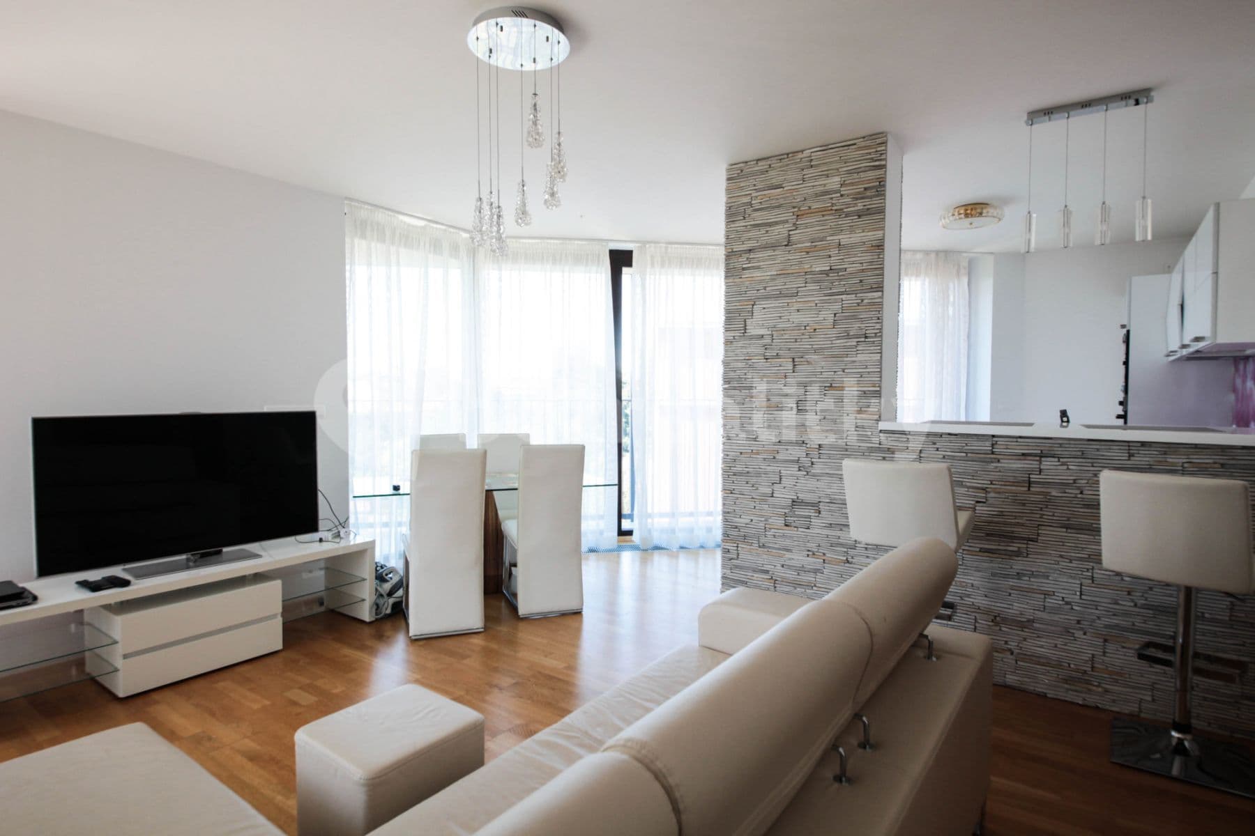 Pronájem bytu  100 m², Ke Kapslovně, Praha, Praha