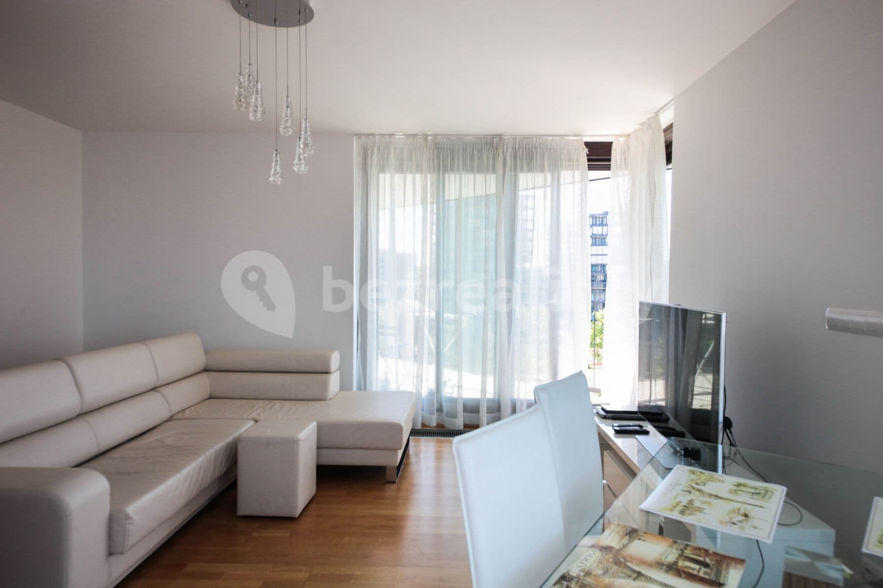 Pronájem bytu  100 m², Ke Kapslovně, Praha, Praha