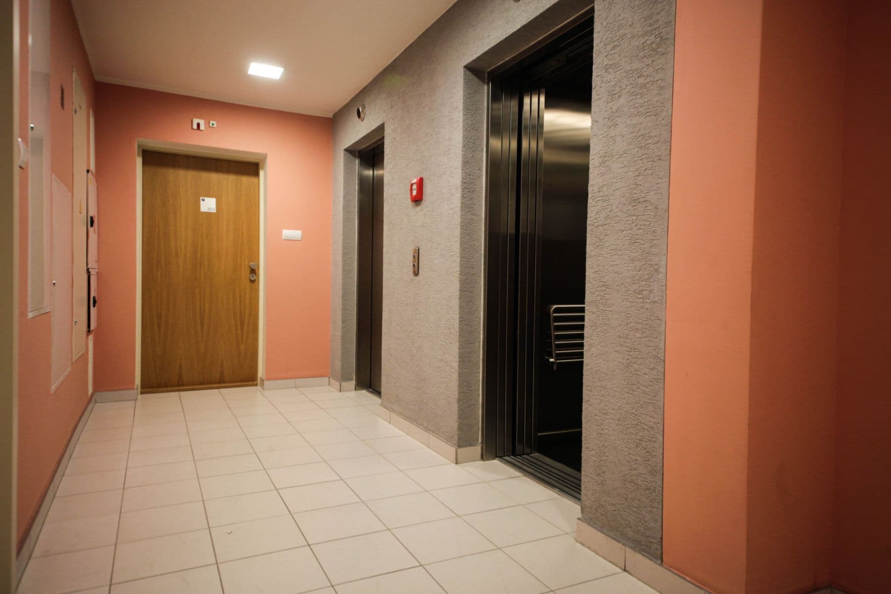 Pronájem bytu  100 m², Ke Kapslovně, Praha, Praha