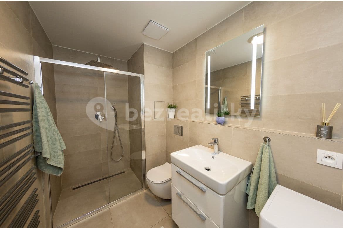 Pronájem bytu 1+1 30 m², Na Valentince, Praha, Praha