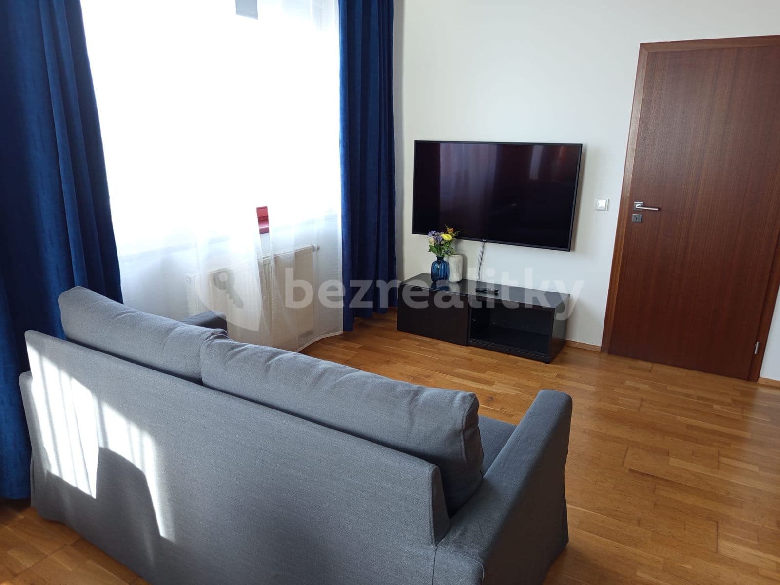 Pronájem bytu  46 m², Teplická, Praha, Praha