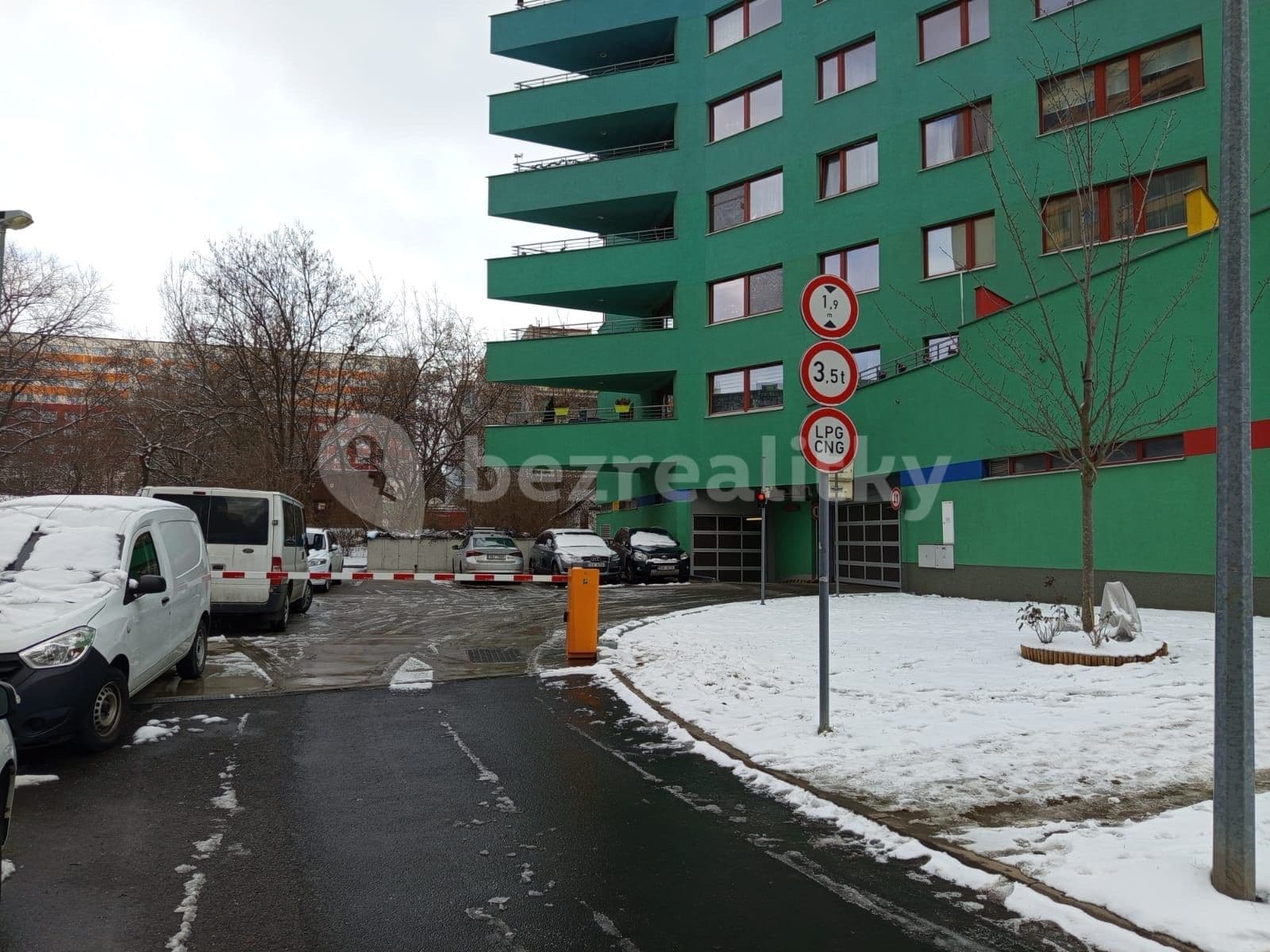 Pronájem bytu  46 m², Teplická, Praha, Praha