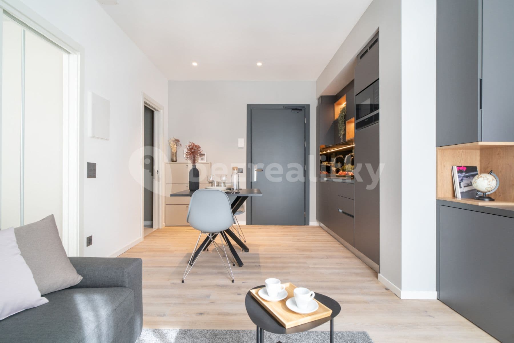 Pronájem bytu  45 m², Legerova, Praha, Praha