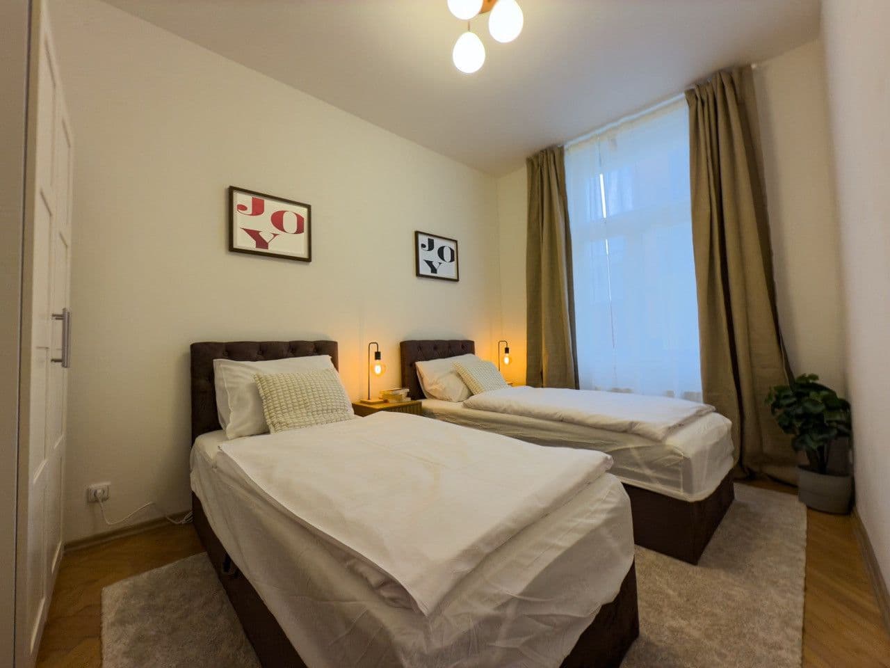 Pronájem bytu  100 m², Londýnská, Praha, Praha
