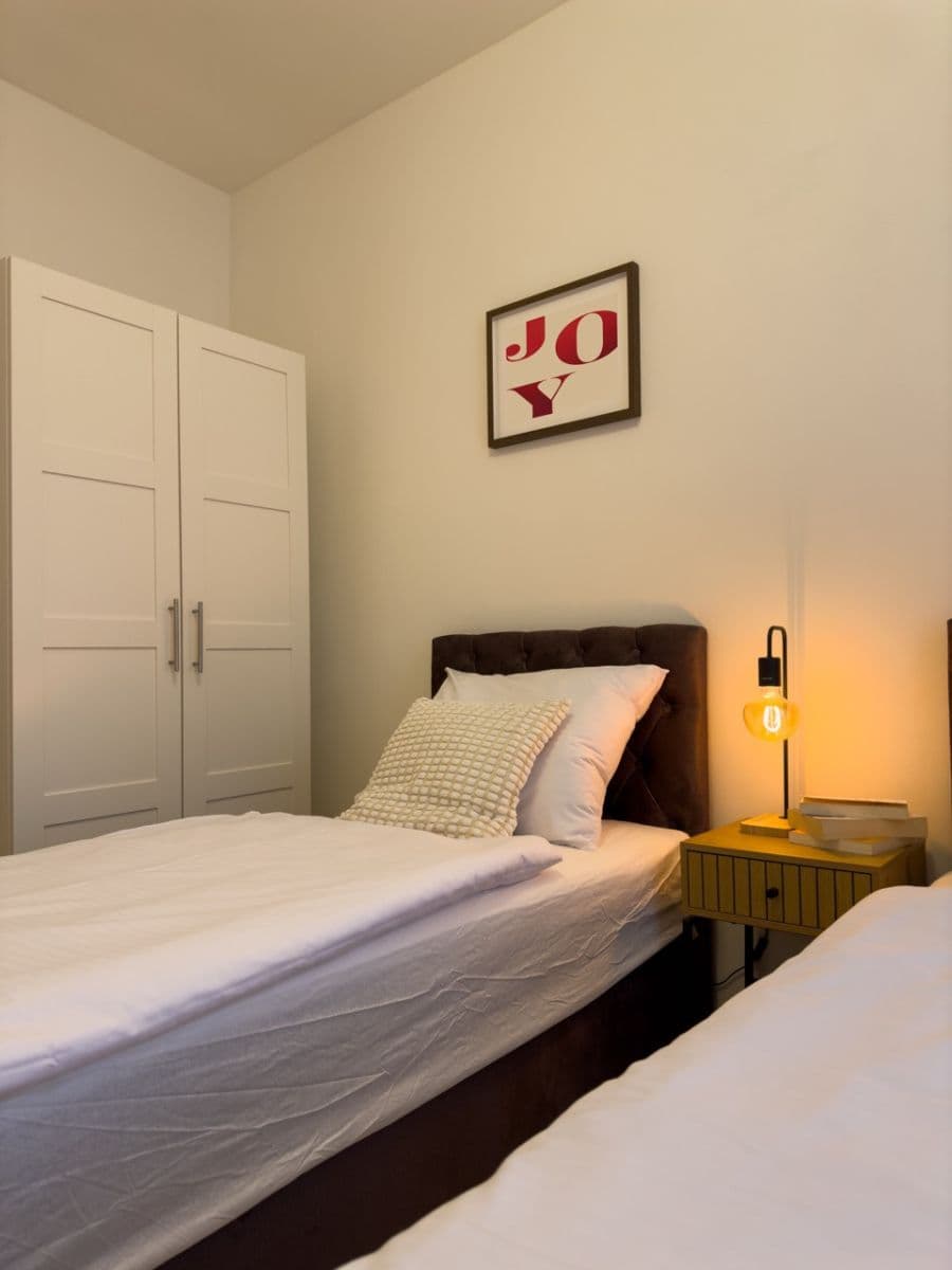 Pronájem bytu  100 m², Londýnská, Praha, Praha