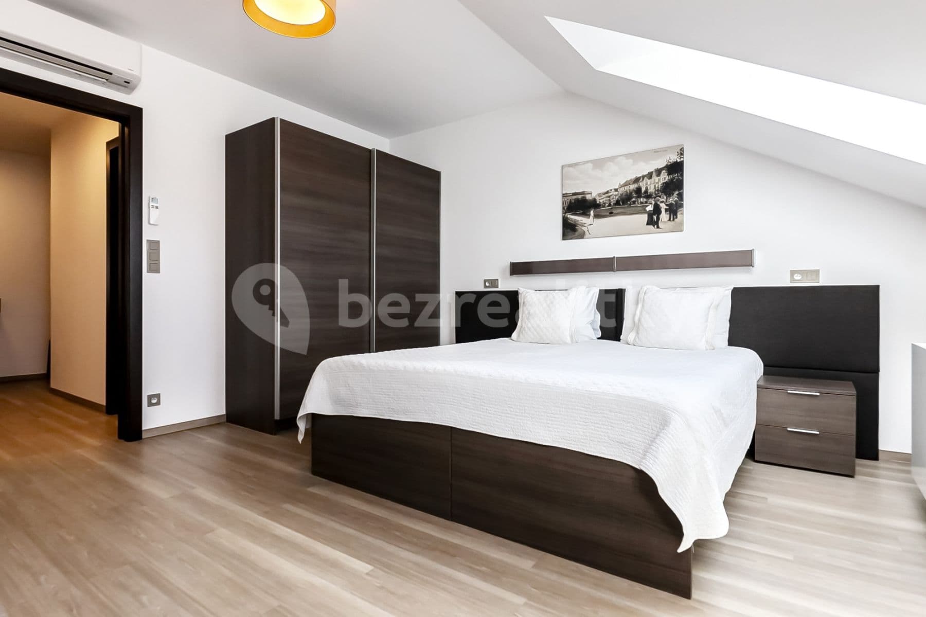 Pronájem bytu 1+kk 30 m², Legerova, Praha, Praha