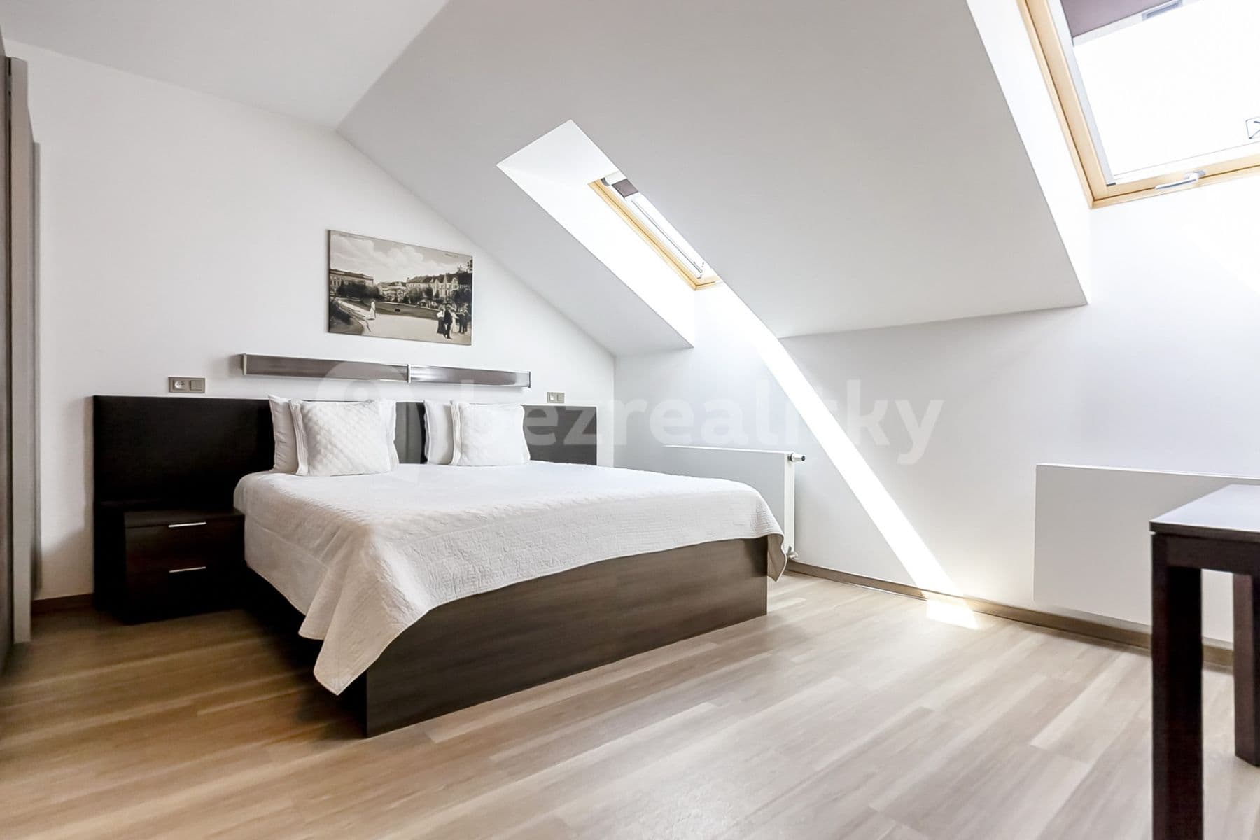 Pronájem bytu 1+kk 30 m², Legerova, Praha, Praha