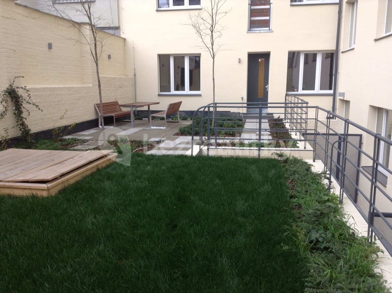 Pronájem bytu  35 m², Dvacátého osmého pluku, Praha, Praha